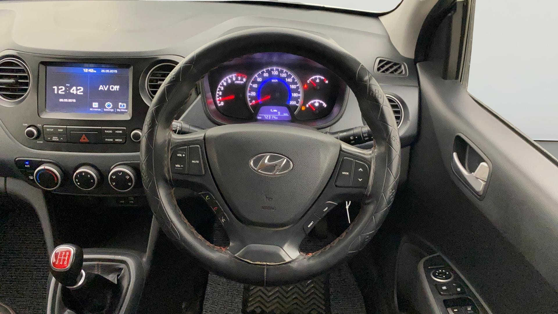 View 2018 Hyundai Grand i10 Sportz 1.2 Kappa VTVT Dual Tone Image 12 Used 2018 Hyundai Grand i10 Sportz 1.2 Kappa VTVT Dual Tone Image 12
