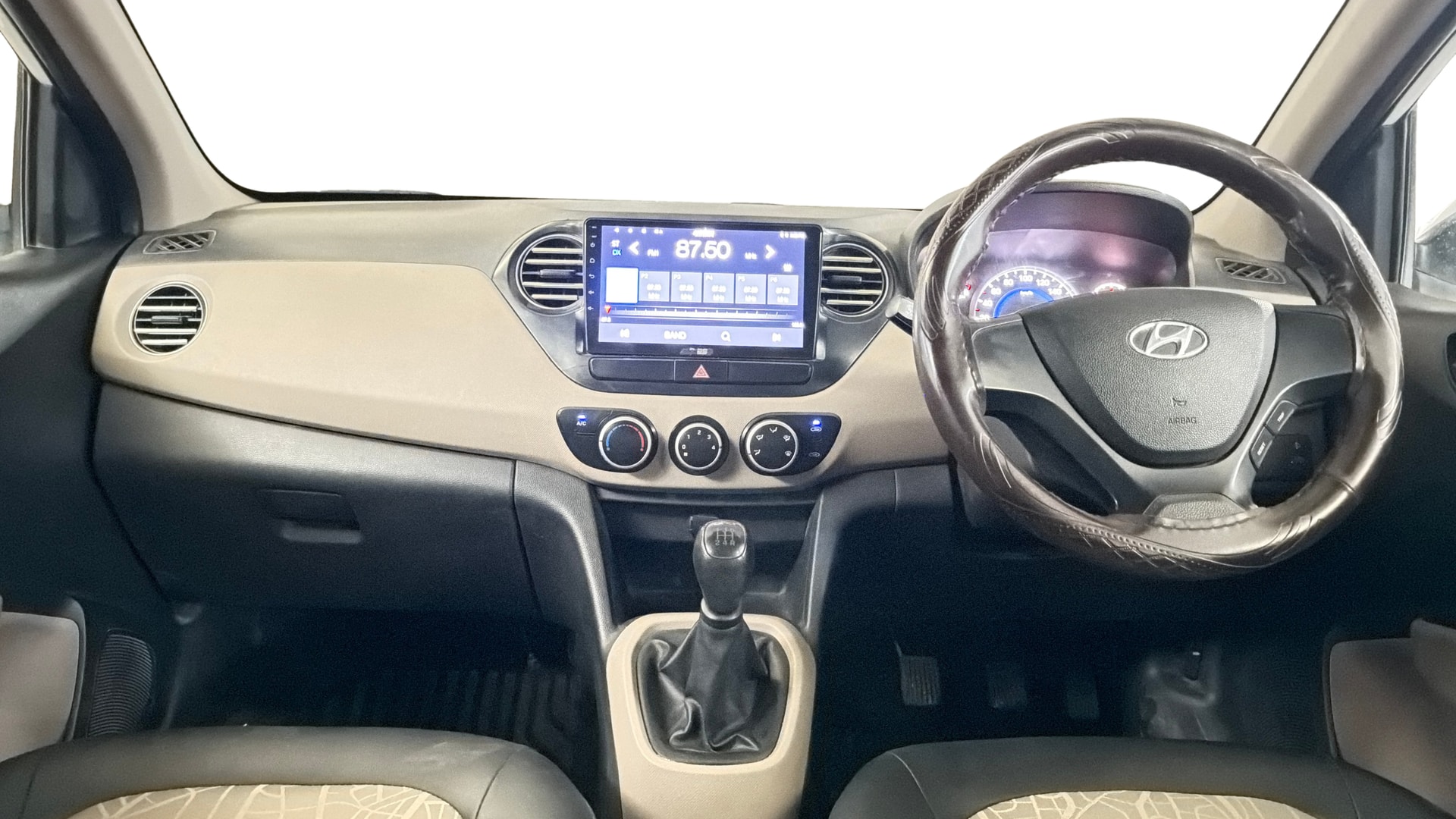 View 2017 Hyundai Grand i10 Magna 1.2 Kappa VTVT Image 15 Used 2017 Hyundai Grand i10 Magna 1.2 Kappa VTVT Image 15