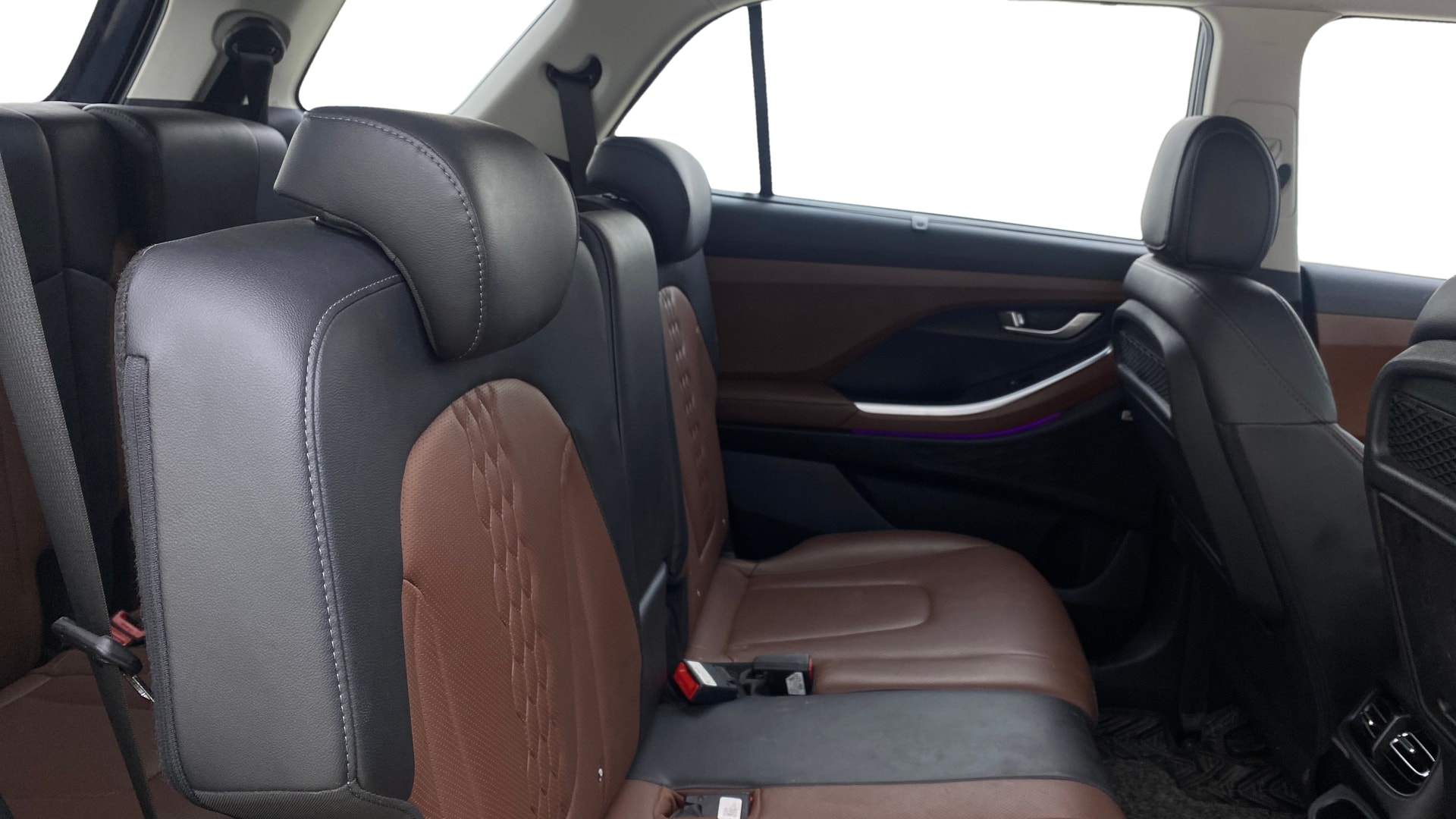 View 2023 Hyundai Alcazar Prestige 6 Seater MT Petrol Image 31 Used 2023 Hyundai Alcazar Prestige 6 Seater MT Petrol Image 31
