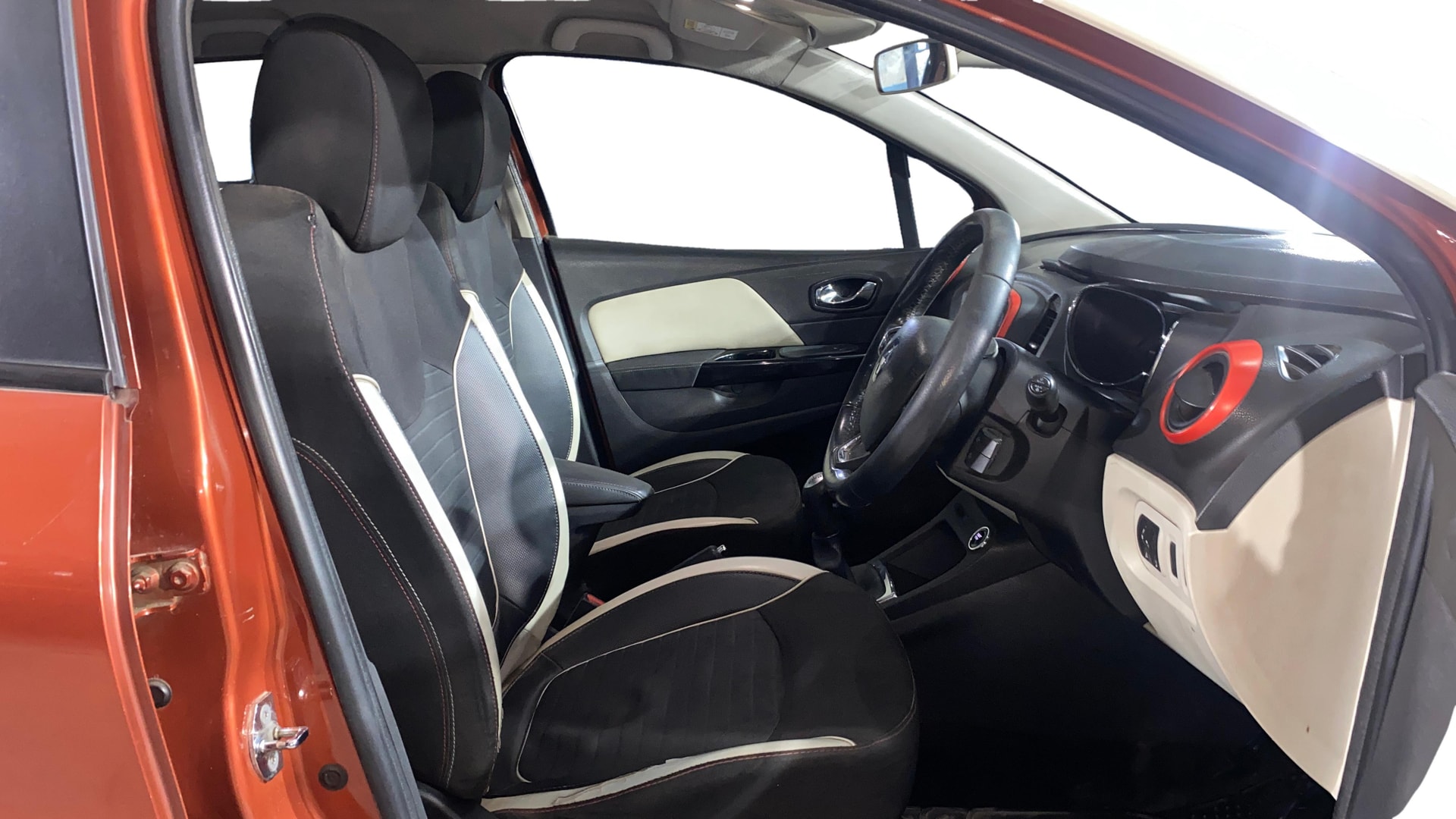 View 2018 Renault Captur RXT Mono Petrol Image 18 Used 2018 Renault Captur RXT Mono Petrol Image 18
