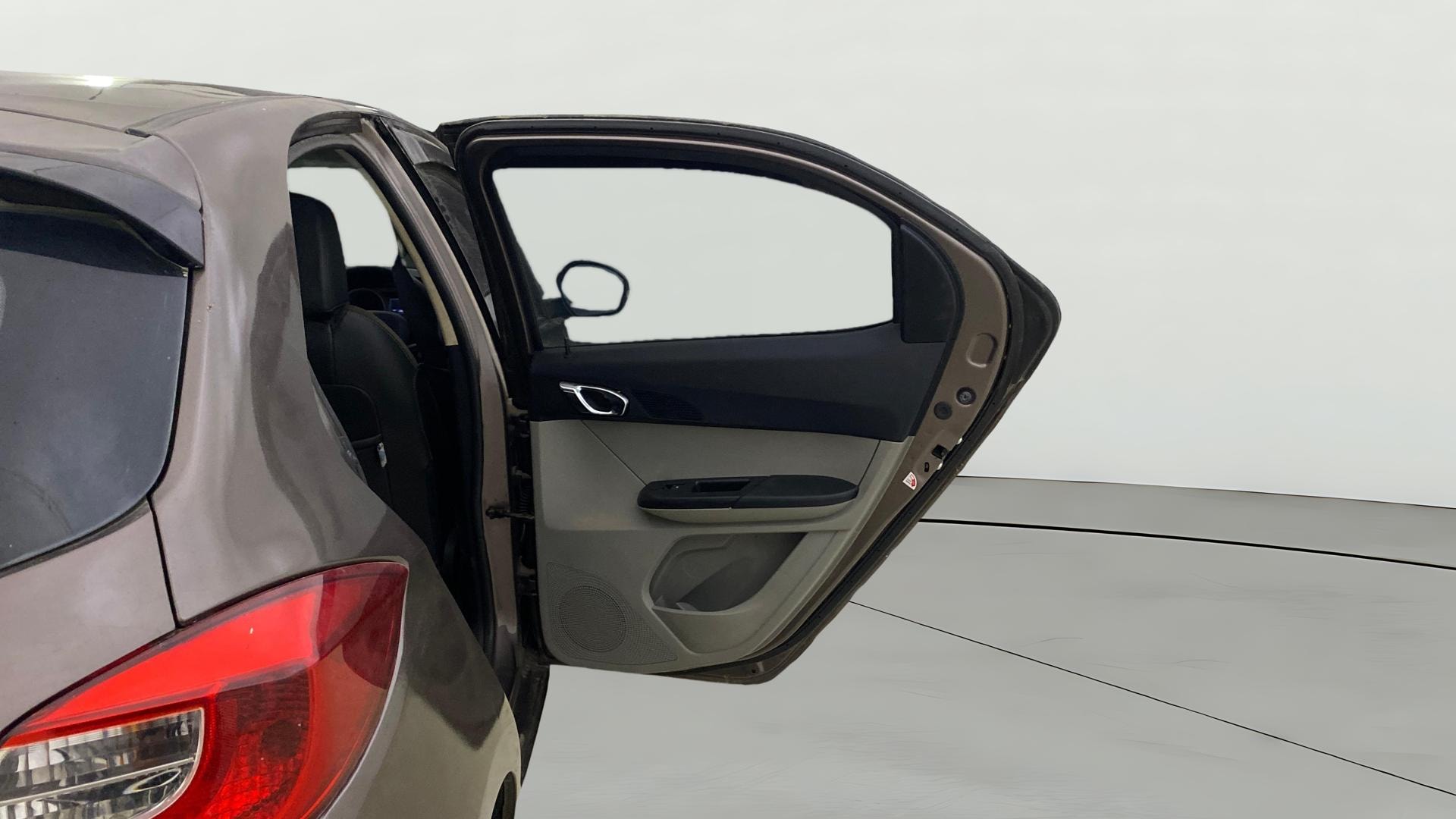 View 2017 Tata Tiago Revotorq XB Image 7 Used 2017 Tata Tiago Revotorq XB Image 7