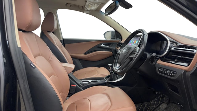 View MG Hector Plus Image 19 Used MG Hector Plus Image 19