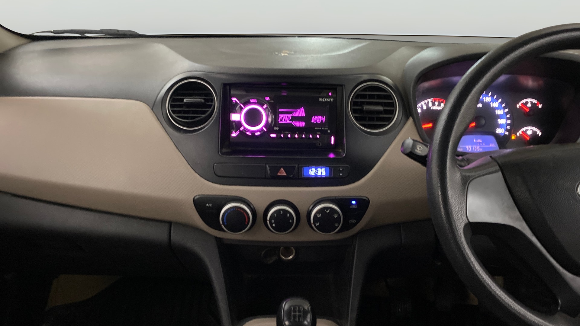 View 2016 Hyundai Xcent Base Petrol Image 17 Used 2016 Hyundai Xcent Base Petrol Image 17