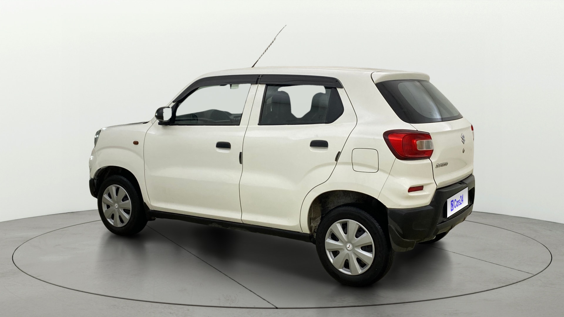 View 2021 Maruti Suzuki 1000 Base Variant Image 2 Used 2021 Maruti Suzuki 1000 Base Variant Image 2