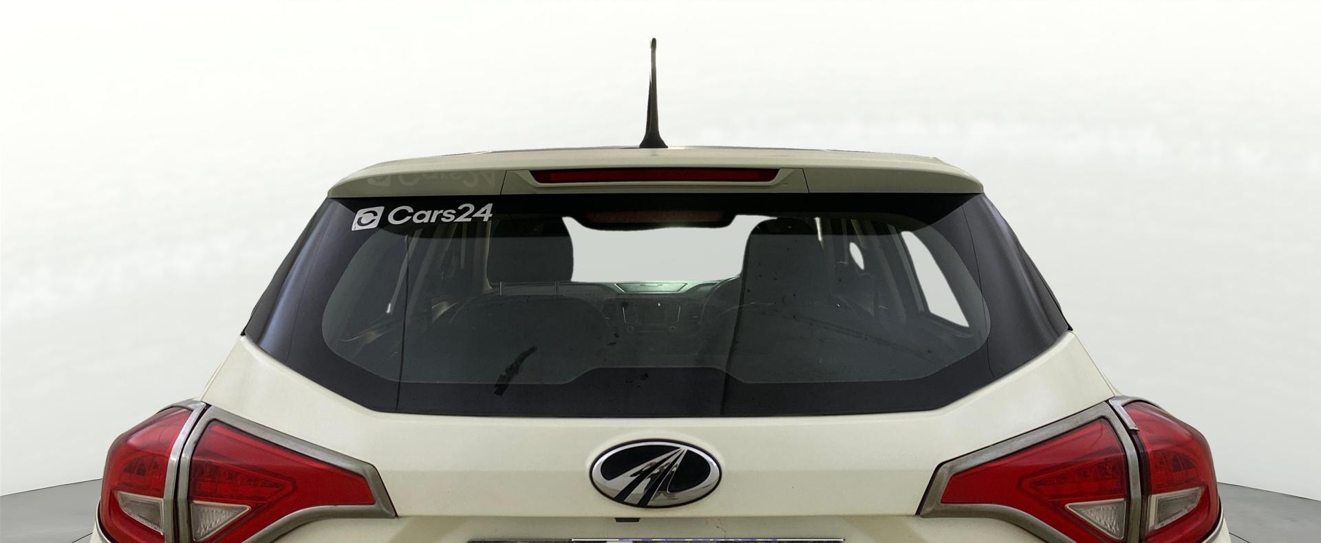 View 2022 Mahindra XUV300 W4 Petrol BS IV Image 4 Used 2022 Mahindra XUV300 W4 Petrol BS IV Image 4