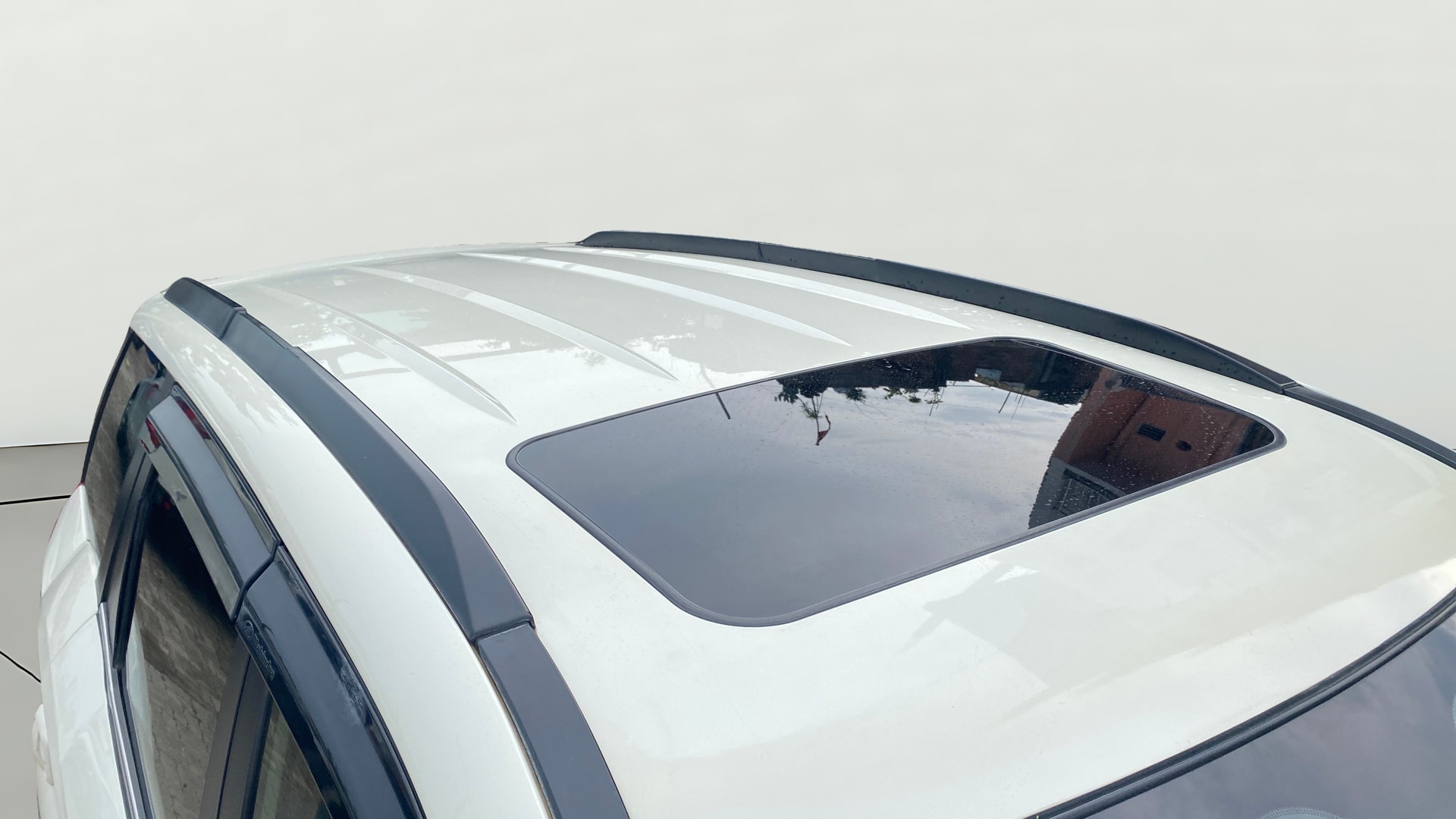 View 2015 Mahindra XUV500 W10 FWD Image 5 Used 2015 Mahindra XUV500 W10 FWD Image 5