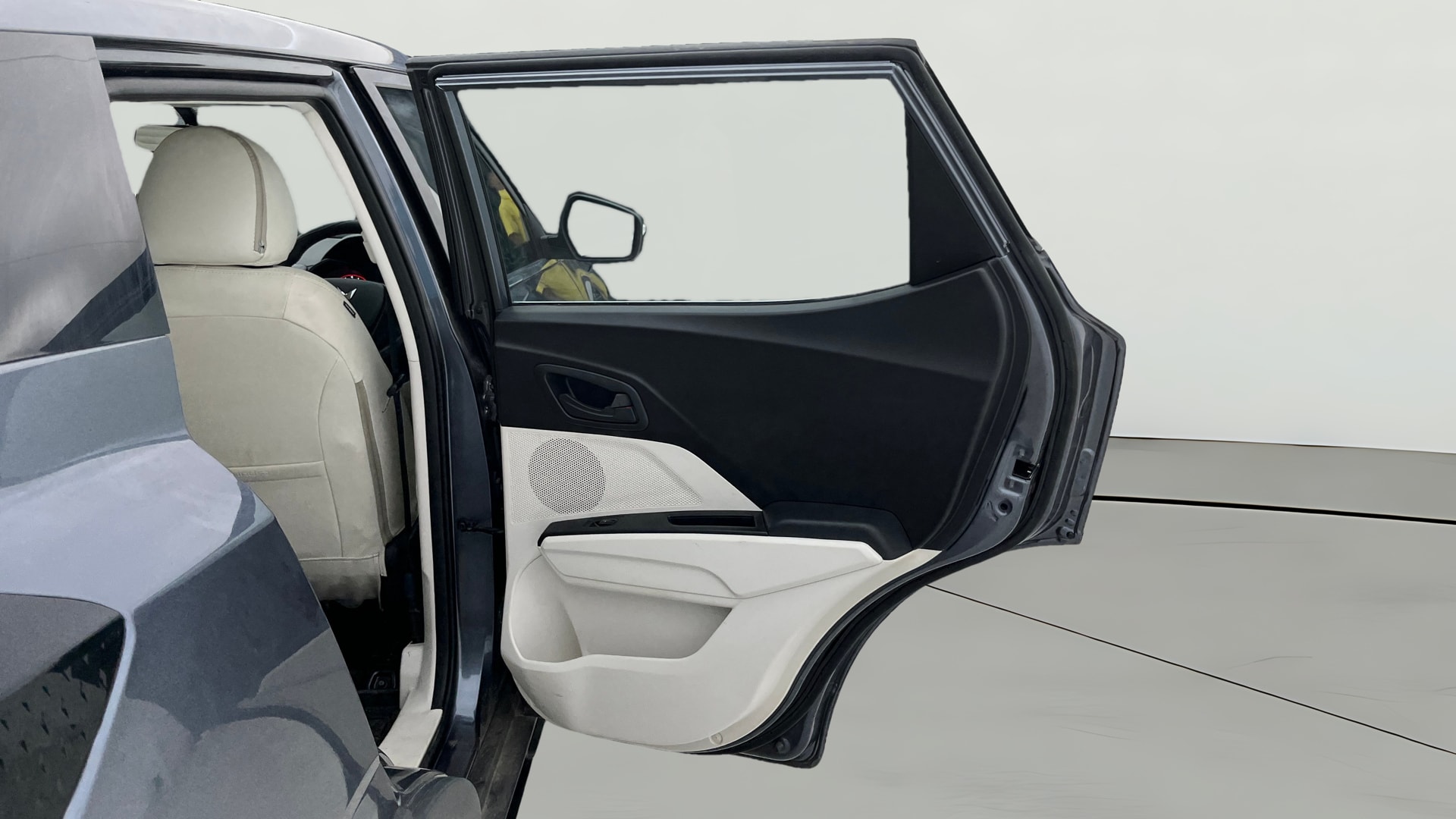 View 2024 Mahindra XUV 3XO MX3 Pro 1.5 Turbo Diesel Image 8 Used 2024 Mahindra XUV 3XO MX3 Pro 1.5 Turbo Diesel Image 8