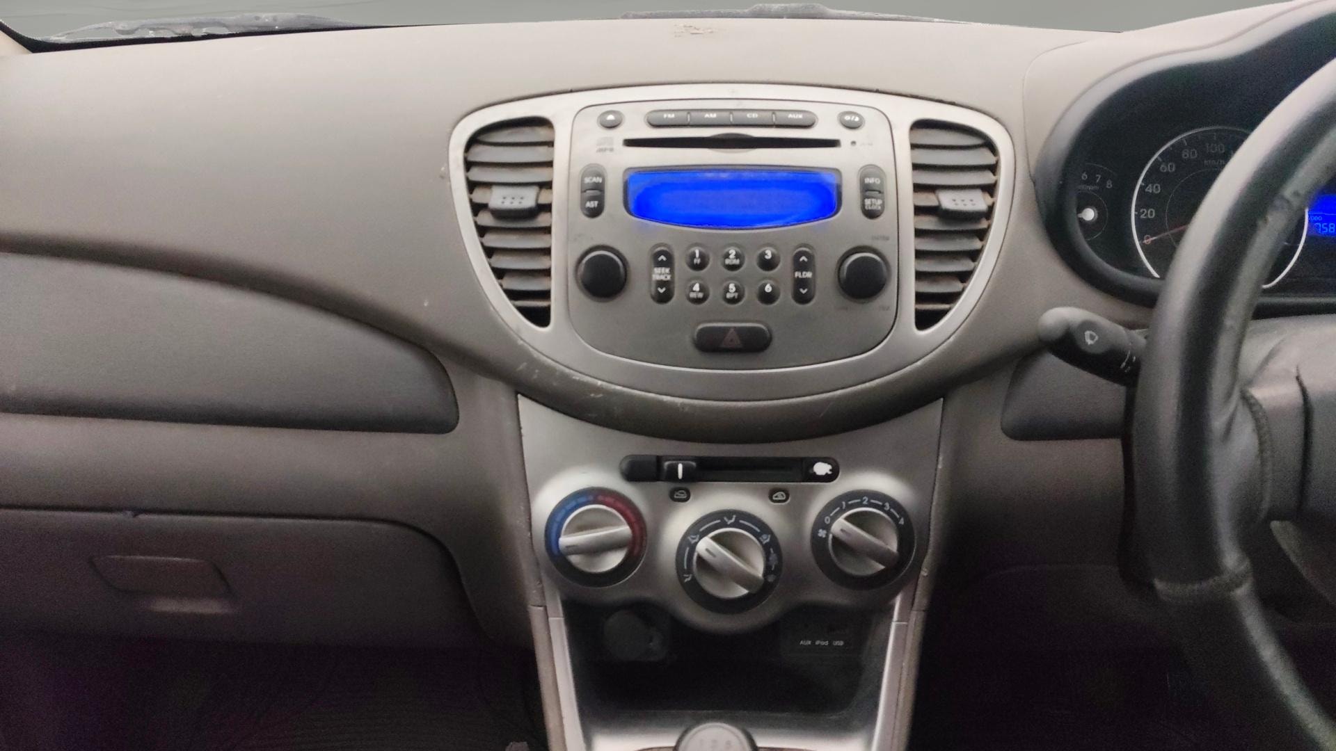 View 2014 Hyundai i10 1.2 Asta MT Image 30 Used 2014 Hyundai i10 1.2 Asta MT Image 30