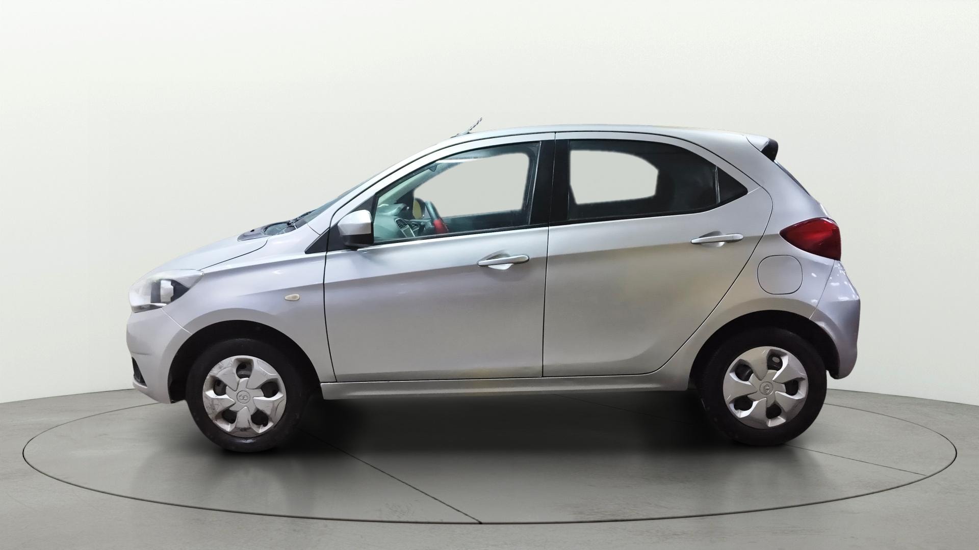 View 2016 Tata Tiago Revotorq XB Image 5 Used 2016 Tata Tiago Revotorq XB Image 5