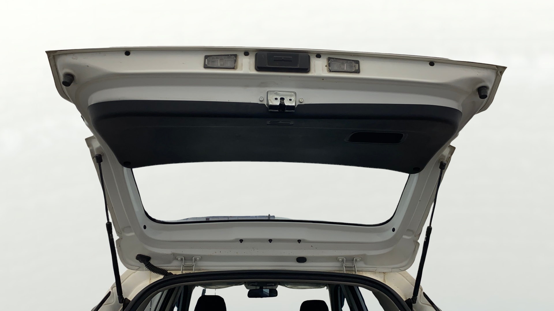 View 2023 Kia Sonet HTE Petrol Image 16 Used 2023 Kia Sonet HTE Petrol Image 16