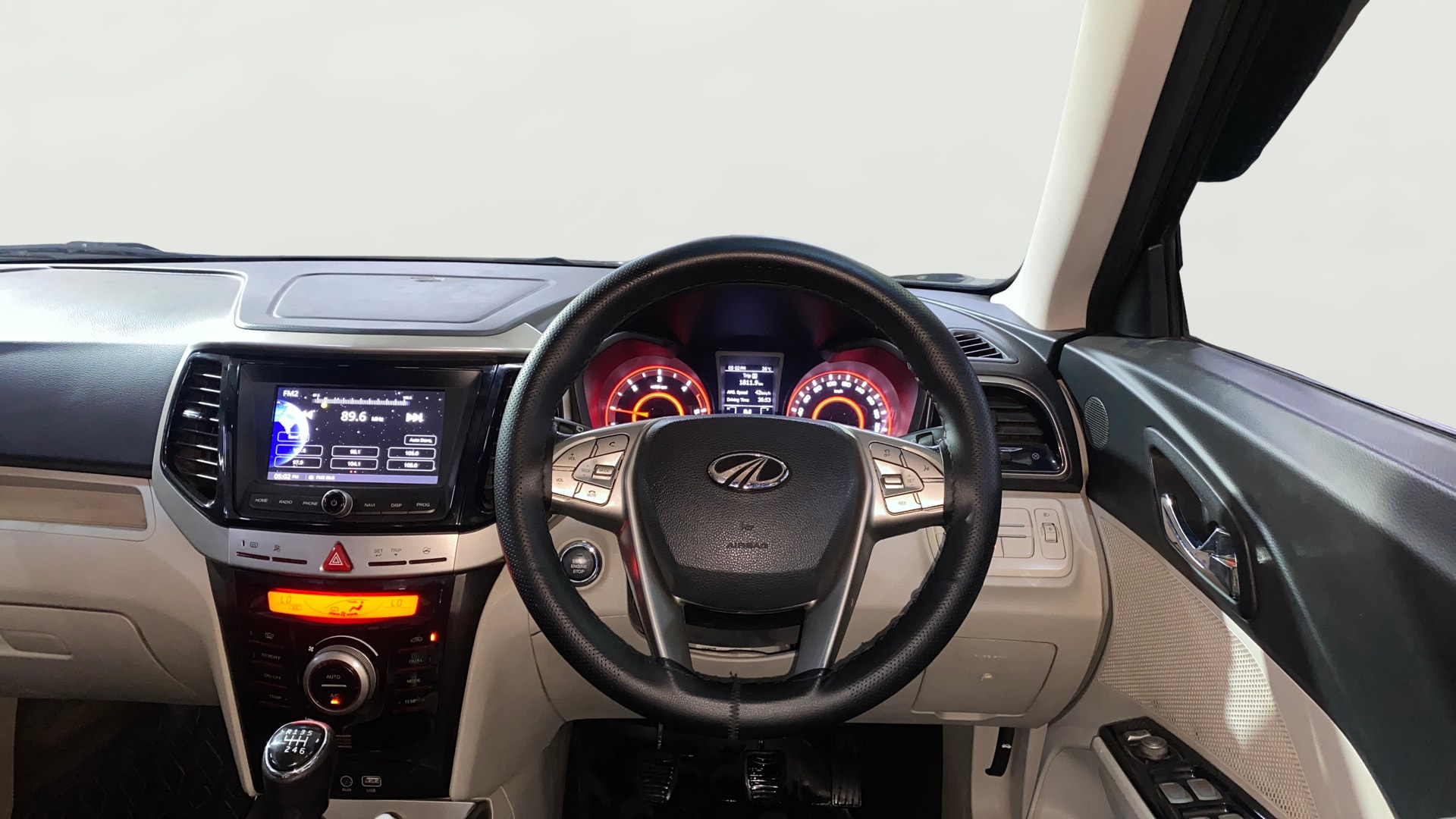 View 2019 Mahindra XUV300 W4 Petrol BS IV Image 12 Used 2019 Mahindra XUV300 W4 Petrol BS IV Image 12