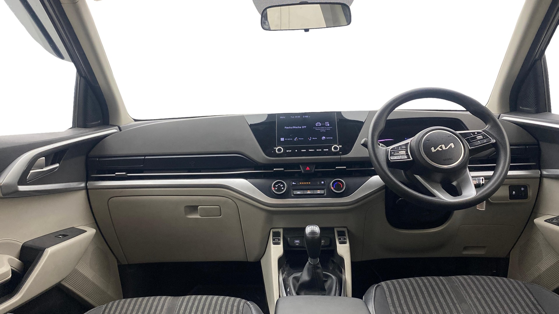 View 2023 Kia Carens Prestige 1.4 Petrol 7 STR Image 16 Used 2023 Kia Carens Prestige 1.4 Petrol 7 STR Image 16