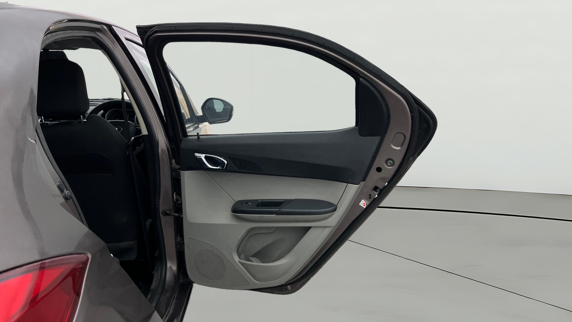 View 2017 Tata Tiago Revotorq XZ Image 7 Used 2017 Tata Tiago Revotorq XZ Image 7