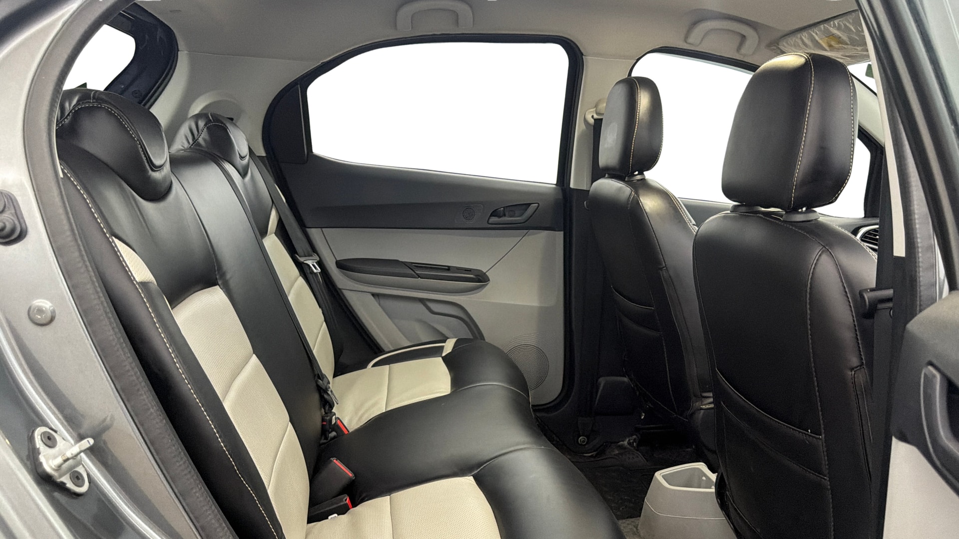 View 2024 Tata Tiago Revotorq XB Image 28 Used 2024 Tata Tiago Revotorq XB Image 28