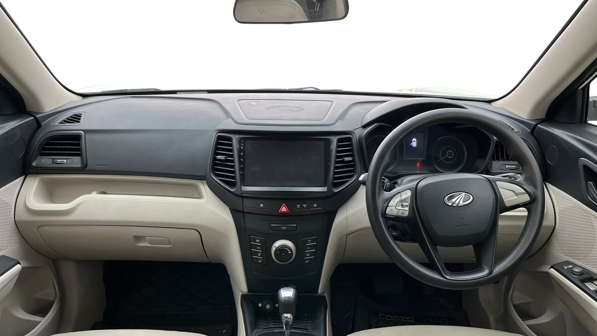 View 2021 Mahindra XUV300 W4 Petrol BS IV Image 15 Used 2021 Mahindra XUV300 W4 Petrol BS IV Image 15