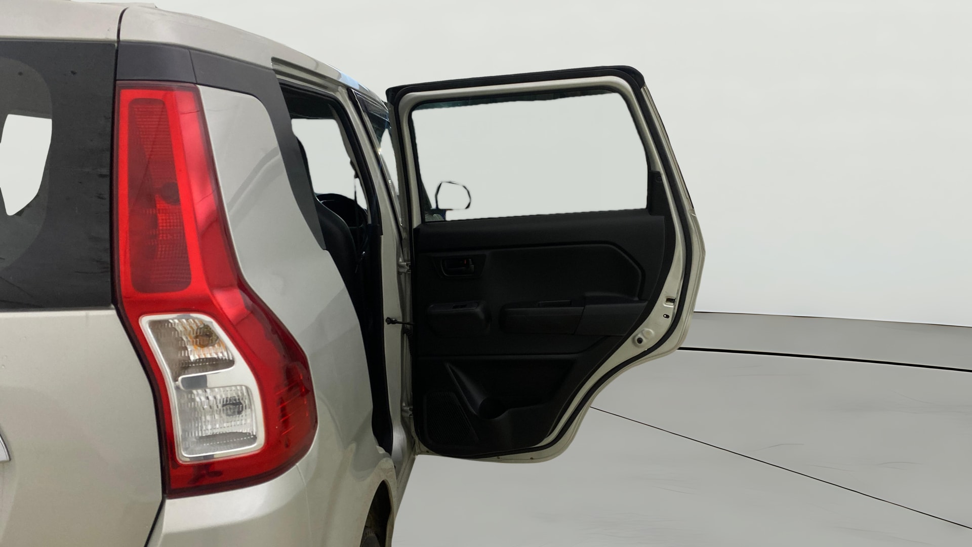 View 2021 Maruti Suzuki 1000 Base Variant Image 7 Used 2021 Maruti Suzuki 1000 Base Variant Image 7