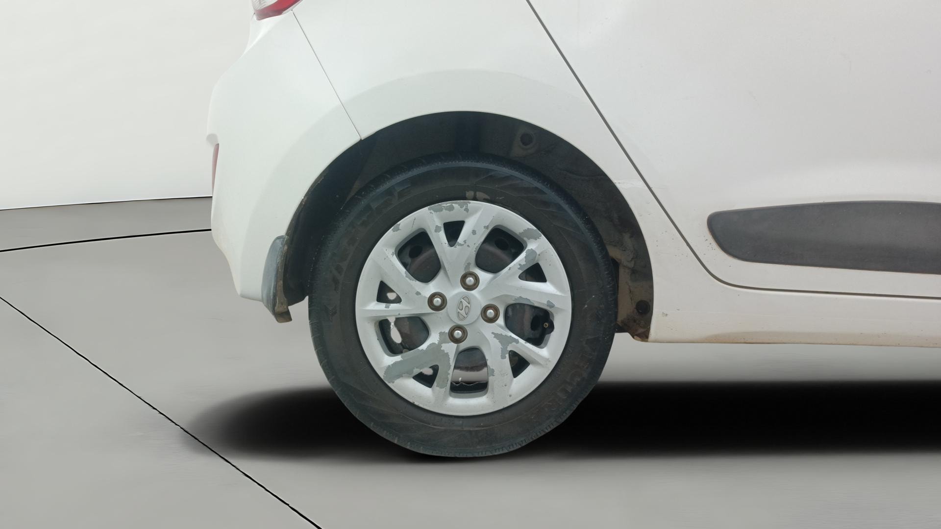 View 2015 Hyundai Grand i10 Asta AT 1.2 Kappa VTVT Image 33 Used 2015 Hyundai Grand i10 Asta AT 1.2 Kappa VTVT Image 33
