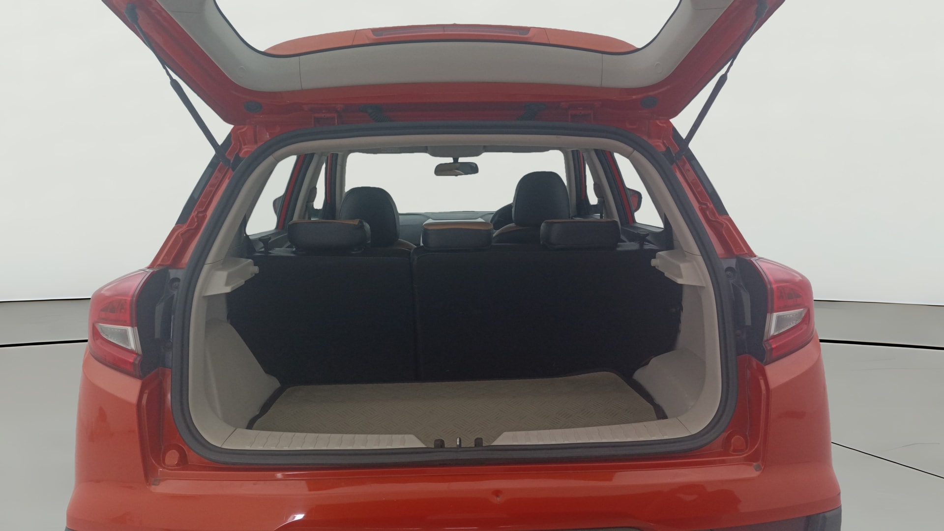 View 2019 Mahindra XUV300 W4 Petrol BS IV Image 36 Used 2019 Mahindra XUV300 W4 Petrol BS IV Image 36
