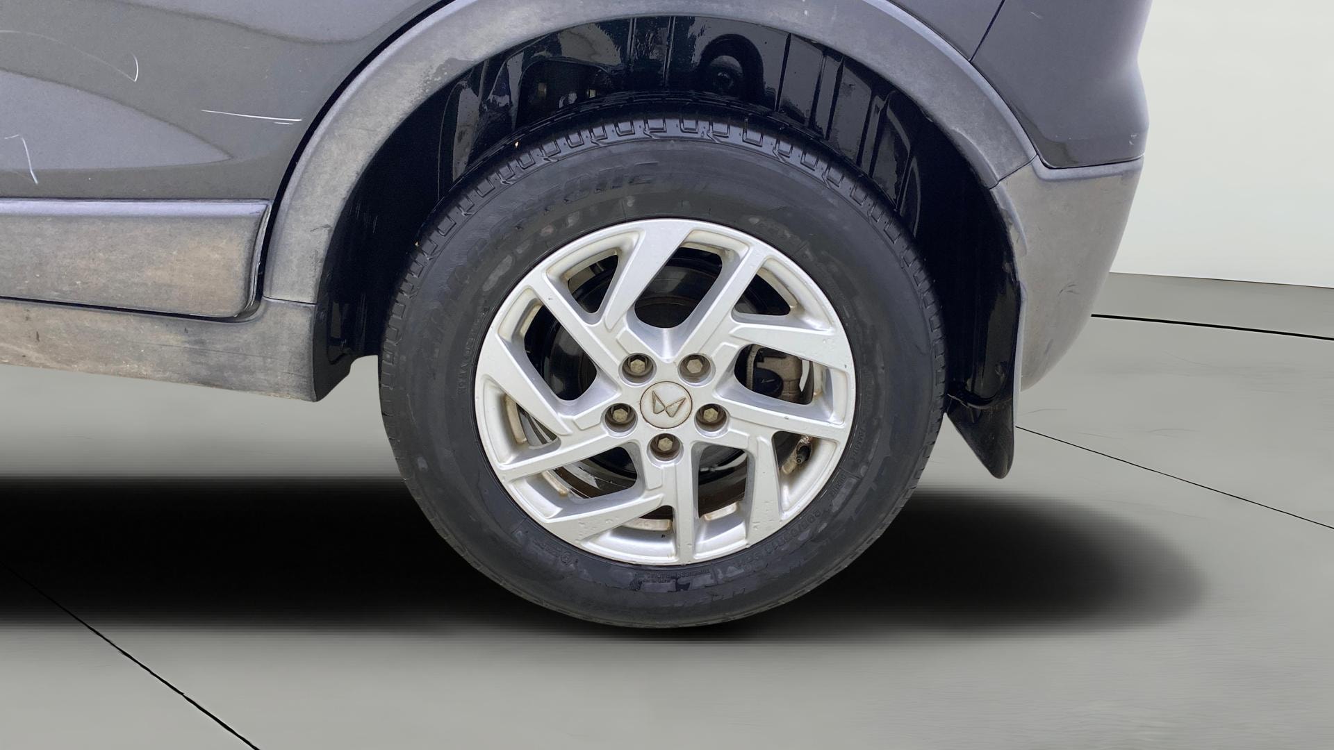 View 2023 Mahindra XUV300 W4 Petrol BS IV Image 12 Used 2023 Mahindra XUV300 W4 Petrol BS IV Image 12