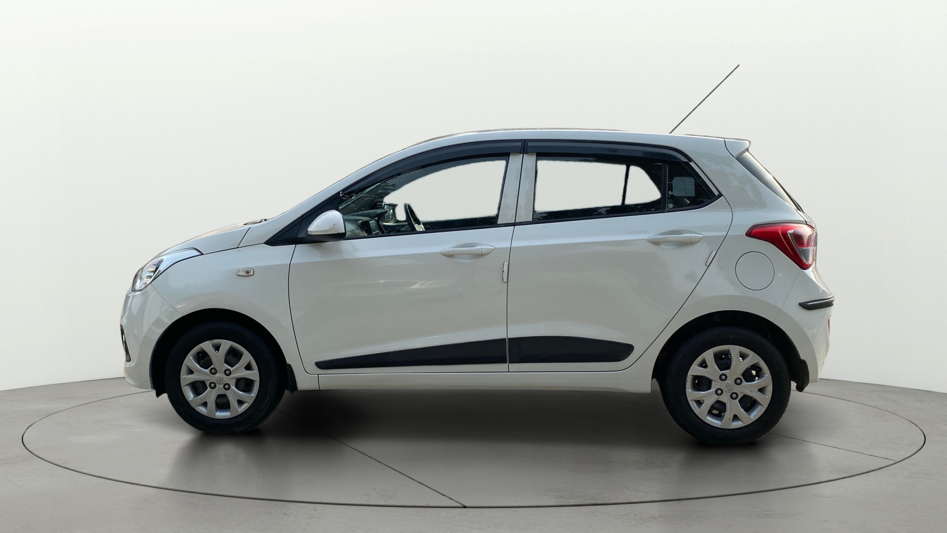 View 2015 Hyundai Grand i10 Magna 1.2 Kappa VTVT Image 28 Used 2015 Hyundai Grand i10 Magna 1.2 Kappa VTVT Image 28