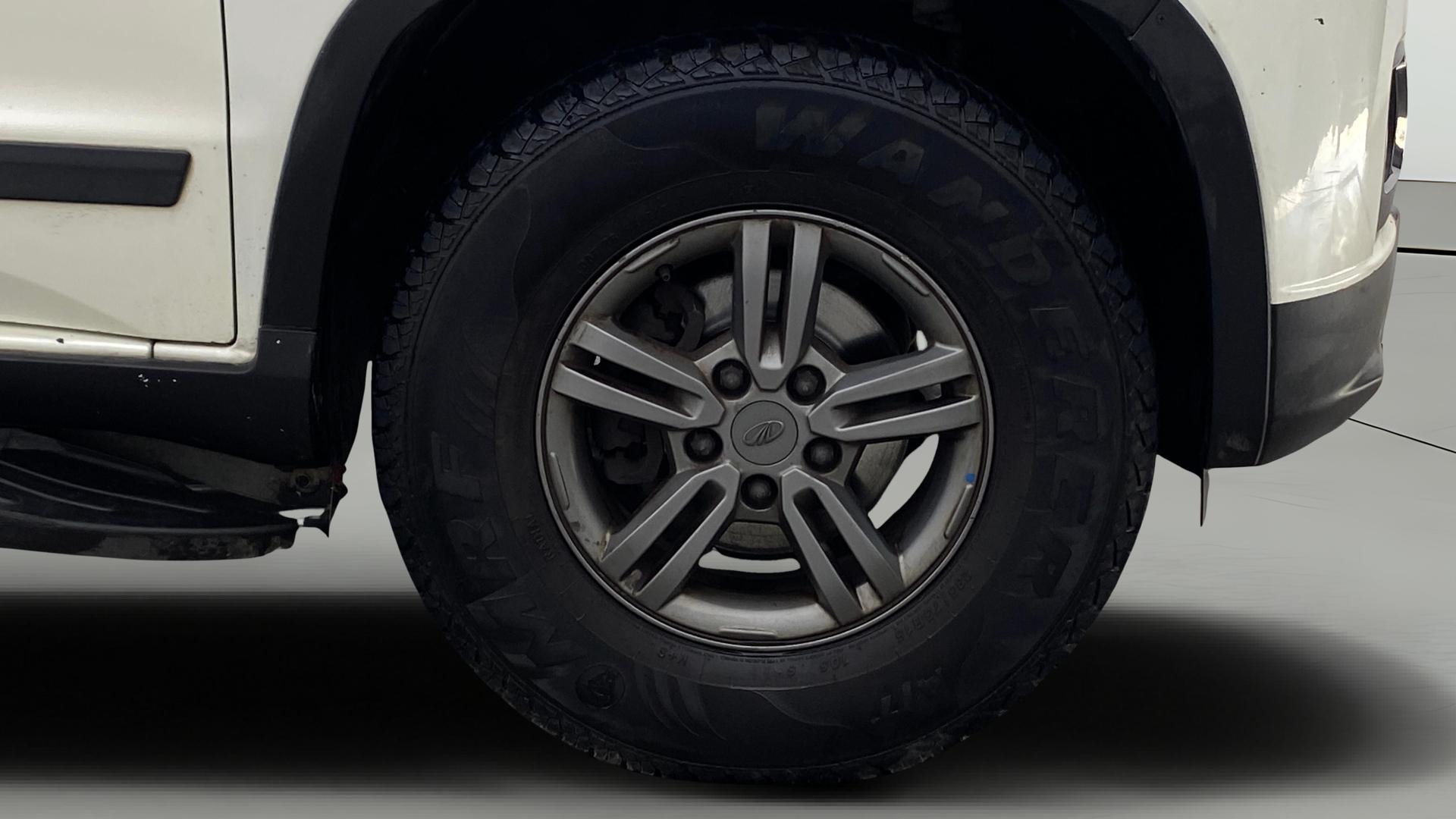 View 2019 Mahindra TUV300 T10 100HP Image 40 Used 2019 Mahindra TUV300 T10 100HP Image 40
