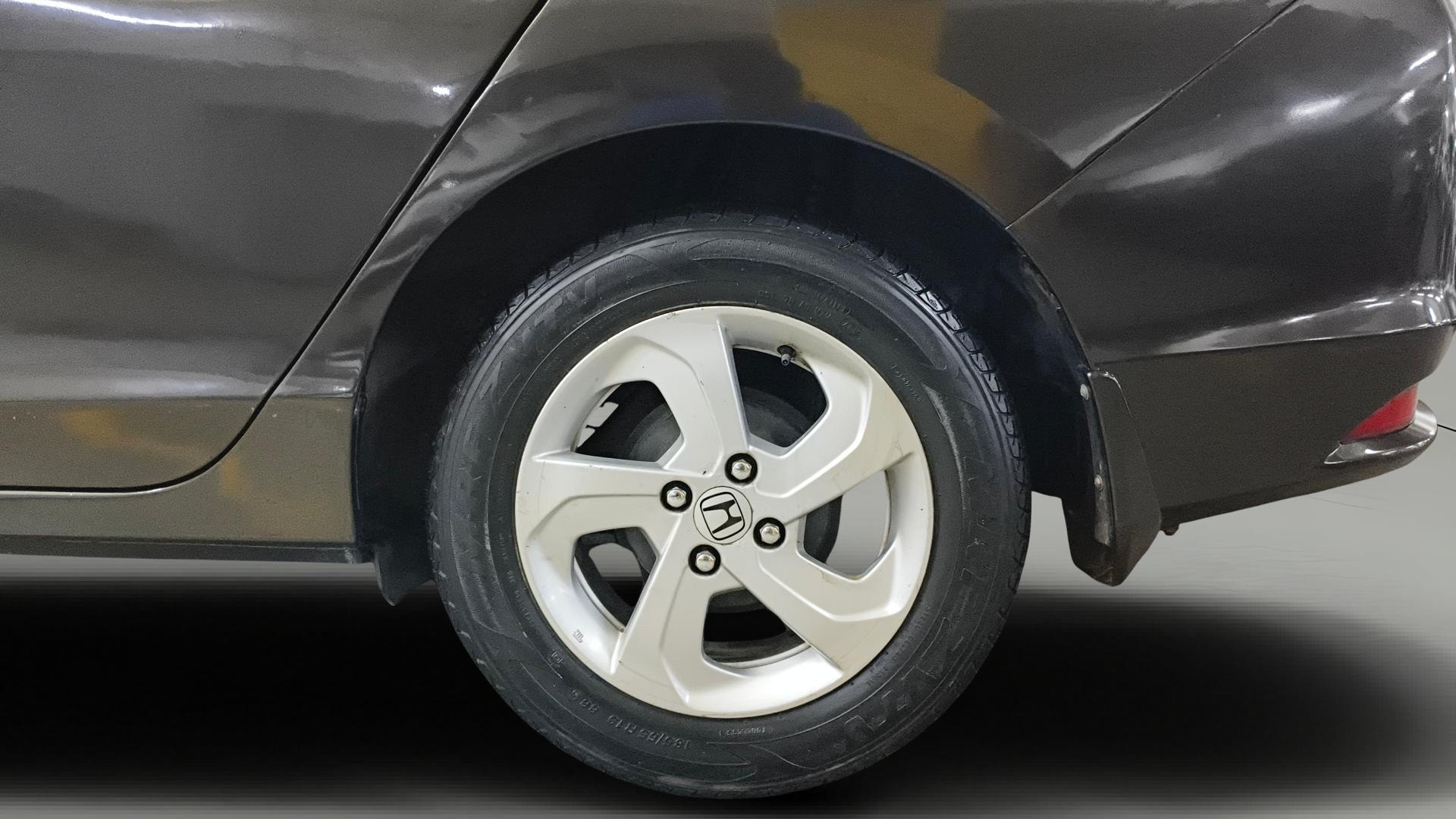 View 2015 Honda City ZX MT Diesel Anniversary Edition Image 12 Used 2015 Honda City ZX MT Diesel Anniversary Edition Image 12