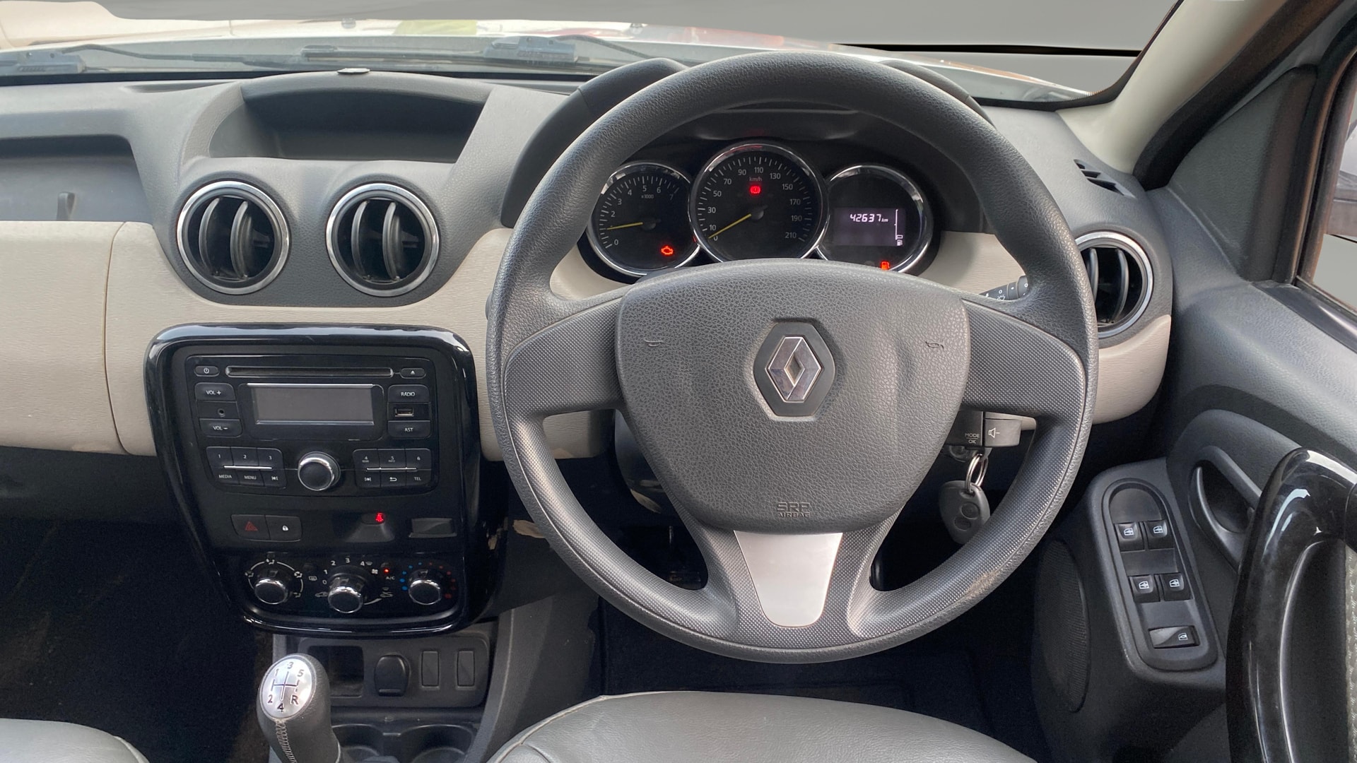 View 2015 Renault Duster Petrol RXL Image 12 Used 2015 Renault Duster Petrol RXL Image 12