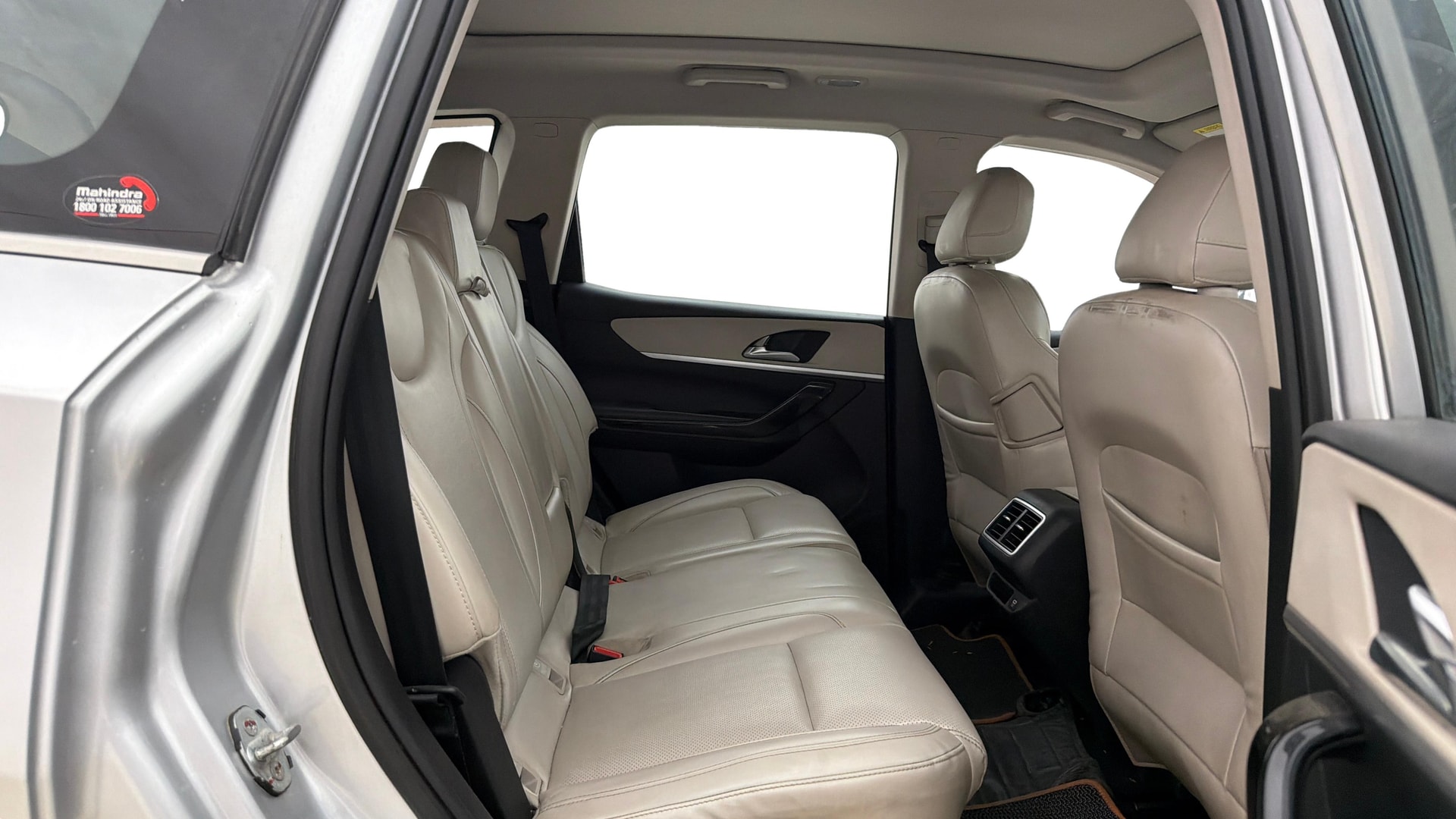Used 2022 Mahindra XUV700 Used 2022 Mahindra XUV700
