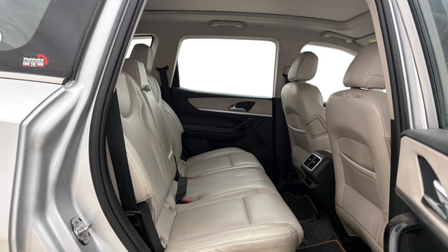 View Mahindra XUV700 Image 19 Used Mahindra XUV700 Image 19