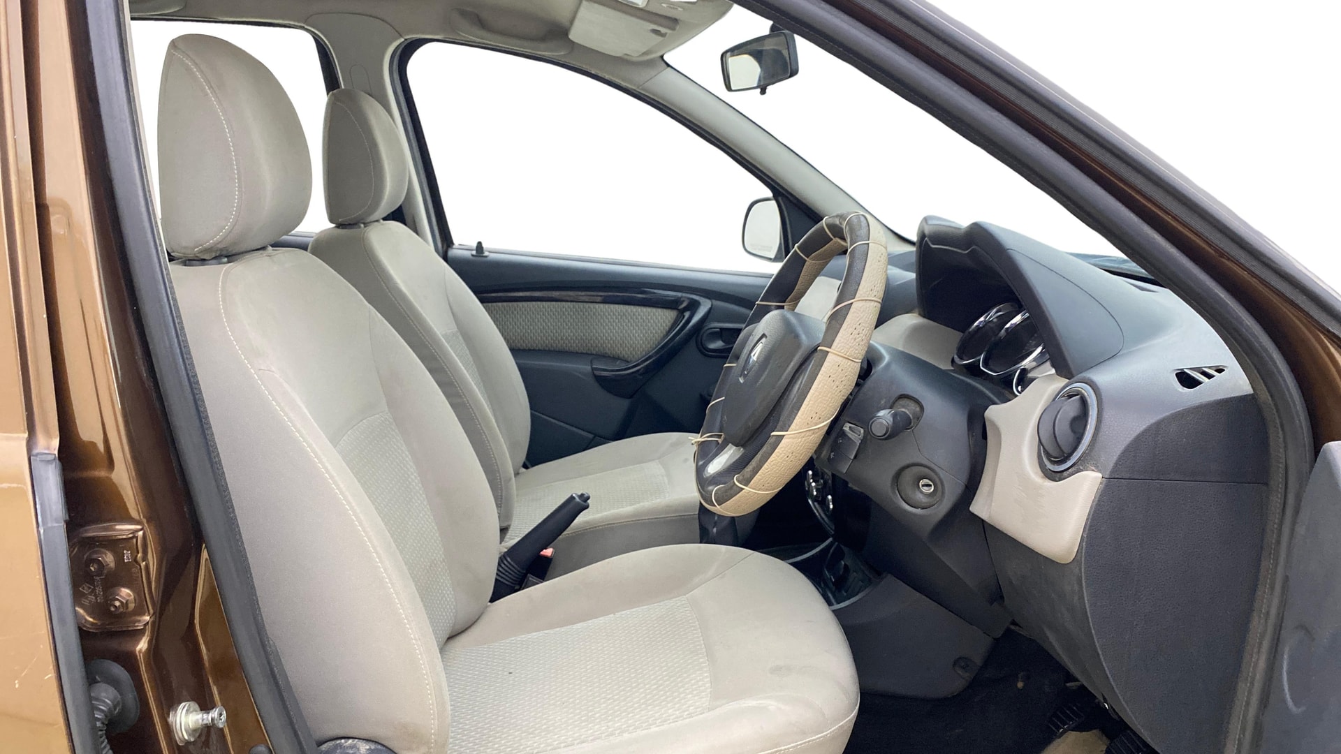 View 2015 Renault Duster Diesel 85PS STD Image 25 Used 2015 Renault Duster Diesel 85PS STD Image 25