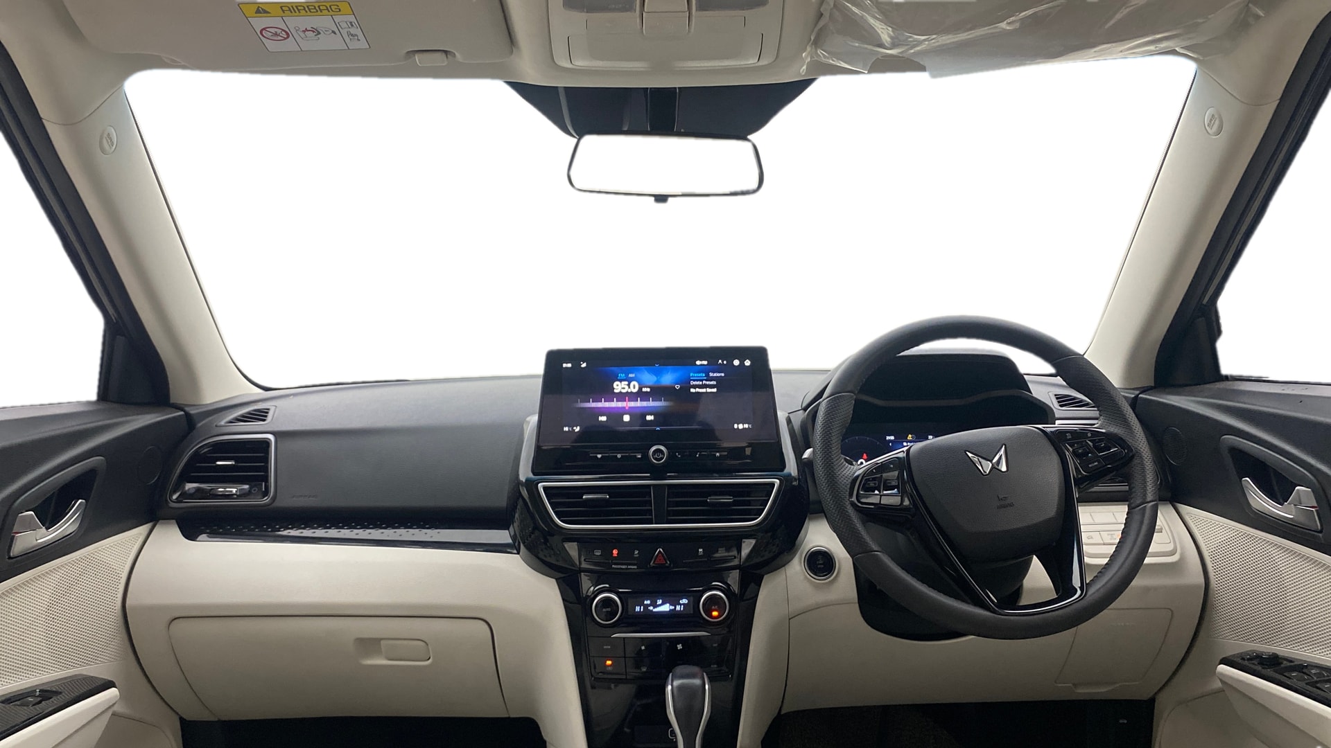 View 2025 Mahindra XUV 3XO AX5 1.2 L TCMPFi AT Image 31 Used 2025 Mahindra XUV 3XO AX5 1.2 L TCMPFi AT Image 31