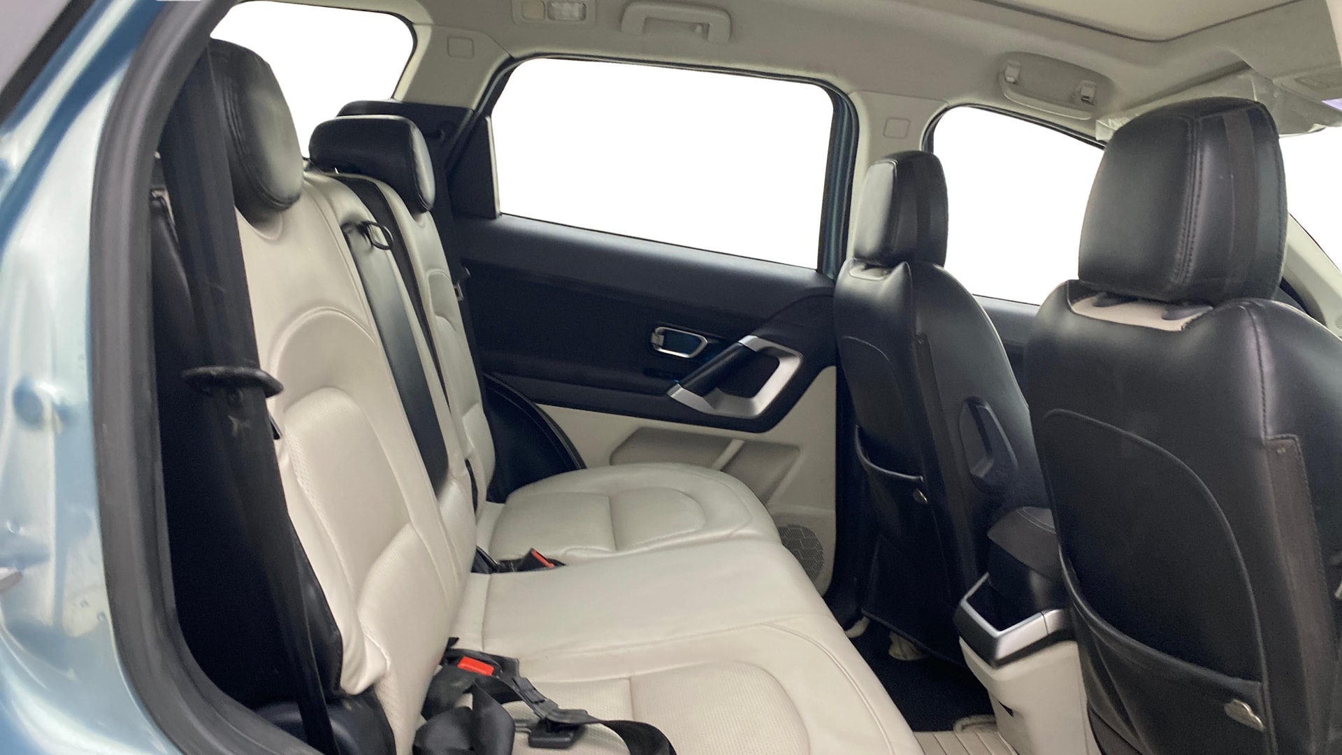 View 2022 Tata Safari XTA Plus Image 38 Used 2022 Tata Safari XTA Plus Image 38