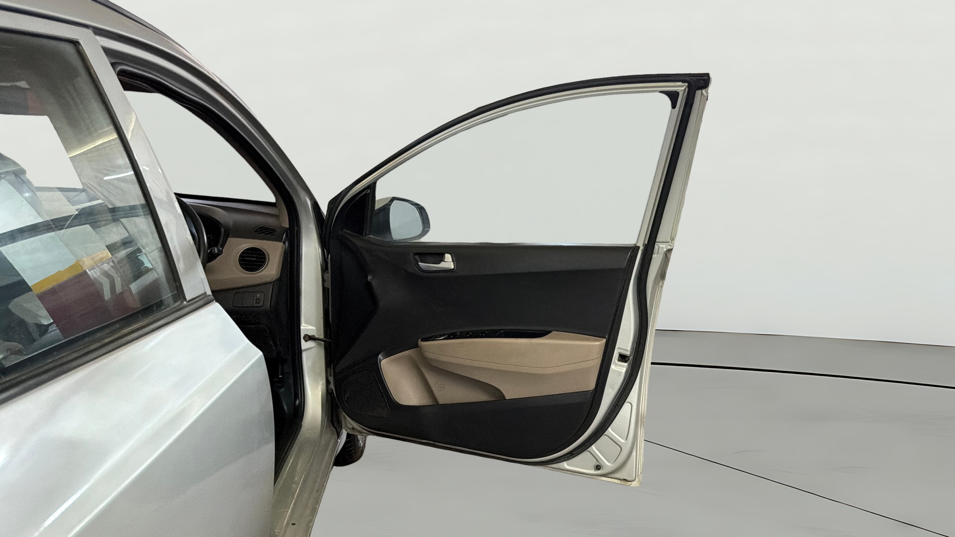 View 2015 Hyundai Grand i10 Sportz 1.2 Kappa Image 43 Used 2015 Hyundai Grand i10 Sportz 1.2 Kappa Image 43