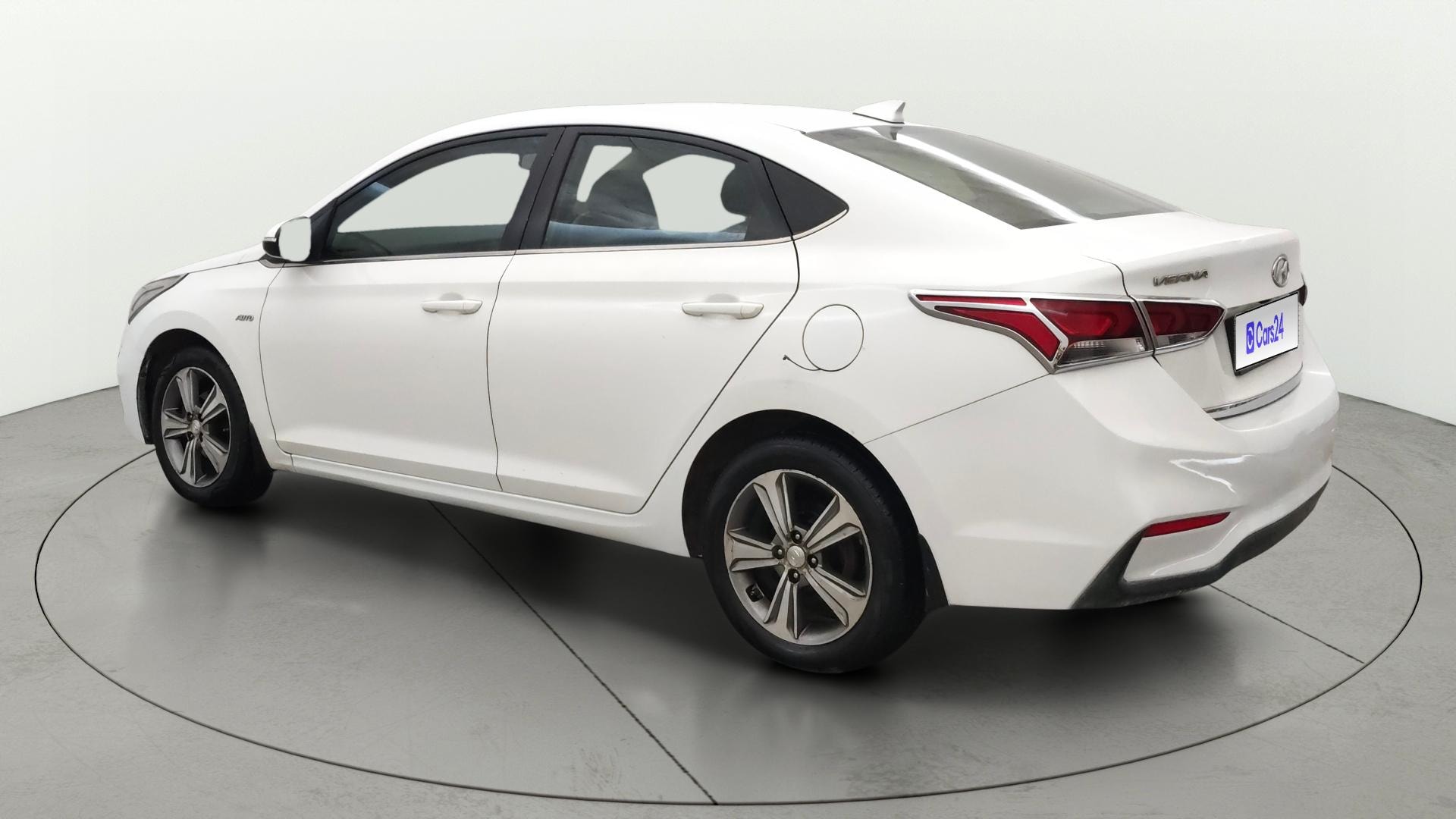 View 2017 Hyundai Verna 1.4 VTVT E Image 2 Used 2017 Hyundai Verna 1.4 VTVT E Image 2