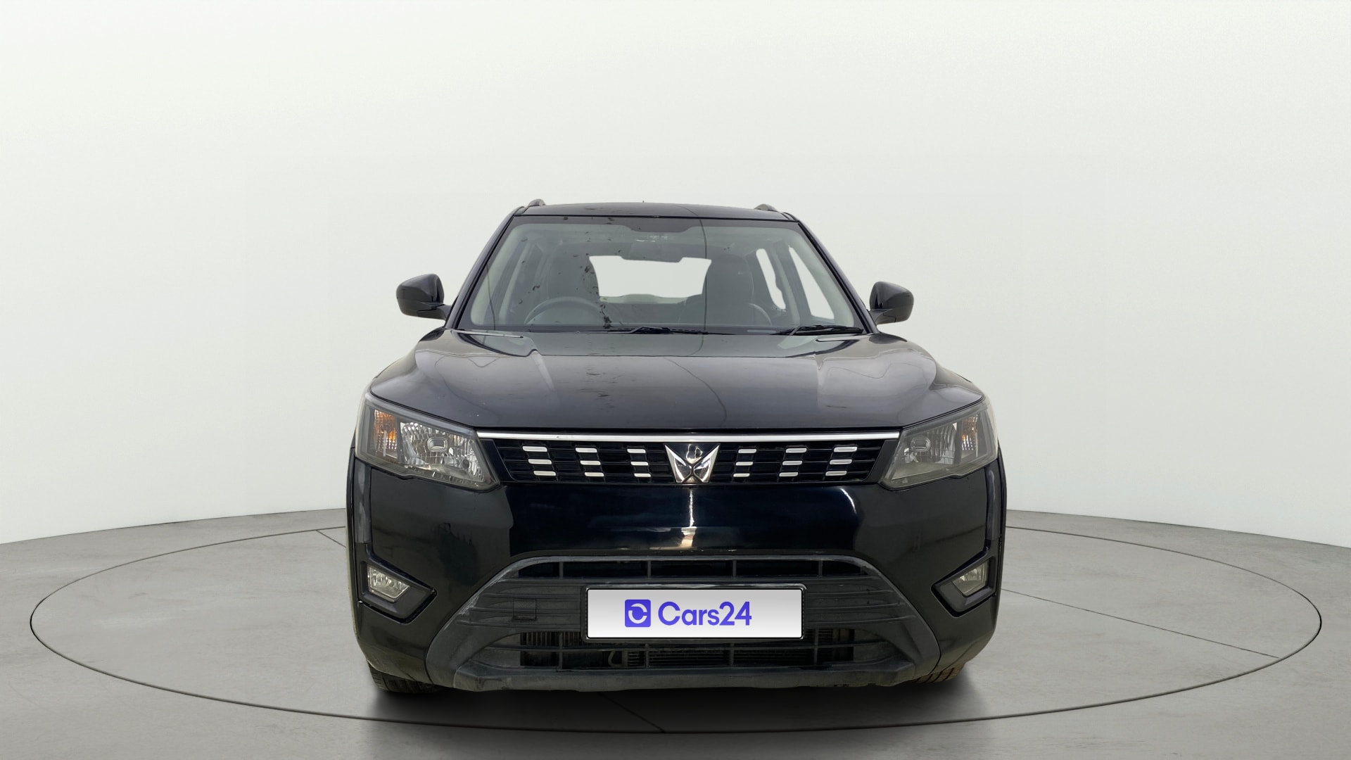View 2023 Mahindra XUV300 W4 Petrol BS IV Image 1 Used 2023 Mahindra XUV300 W4 Petrol BS IV Image 1