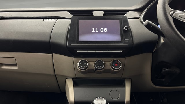 View Renault Triber Image 18 Used Renault Triber Image 18