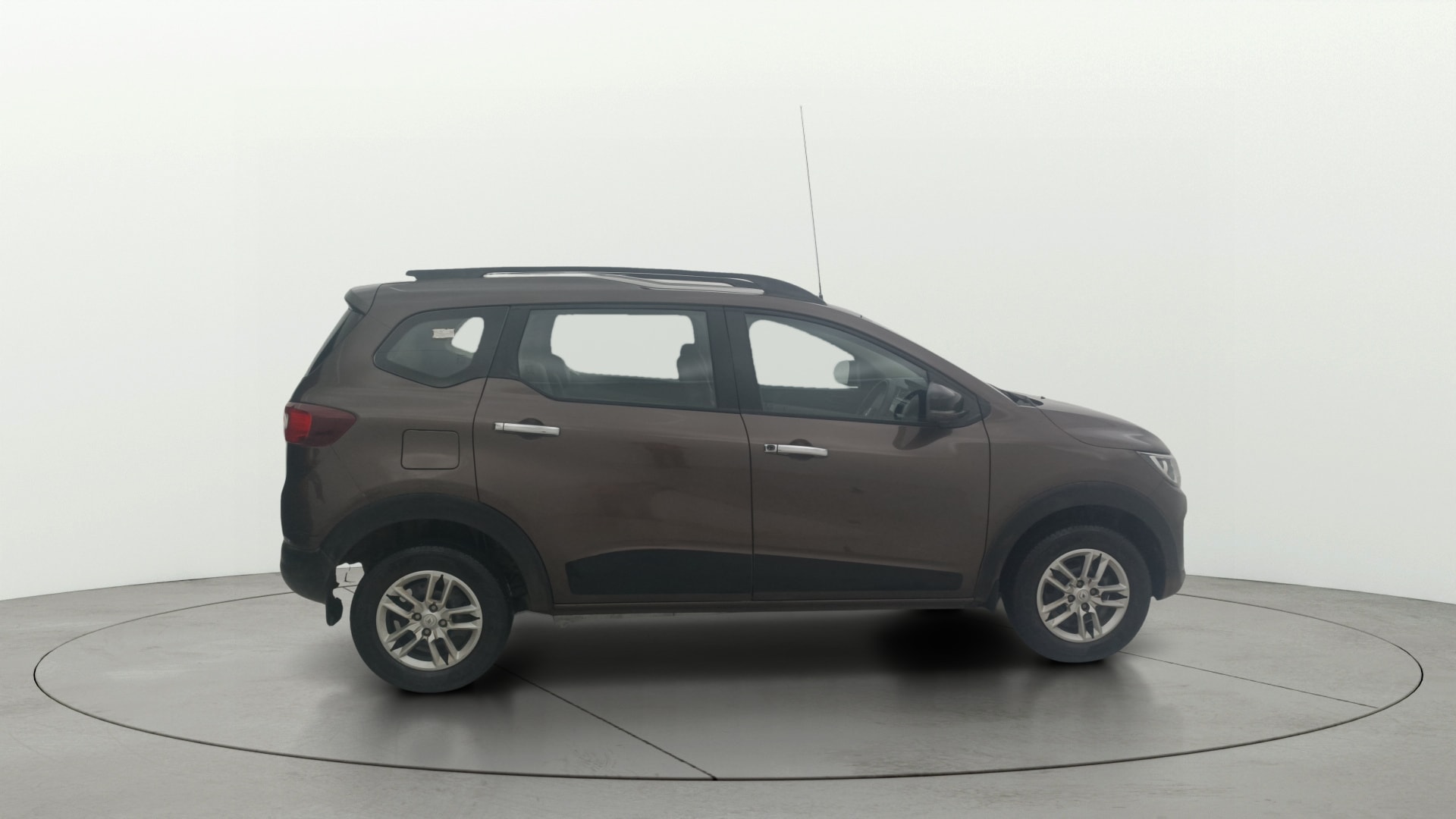 View 2021 Renault Triber RXT Image 26 Used 2021 Renault Triber RXT Image 26