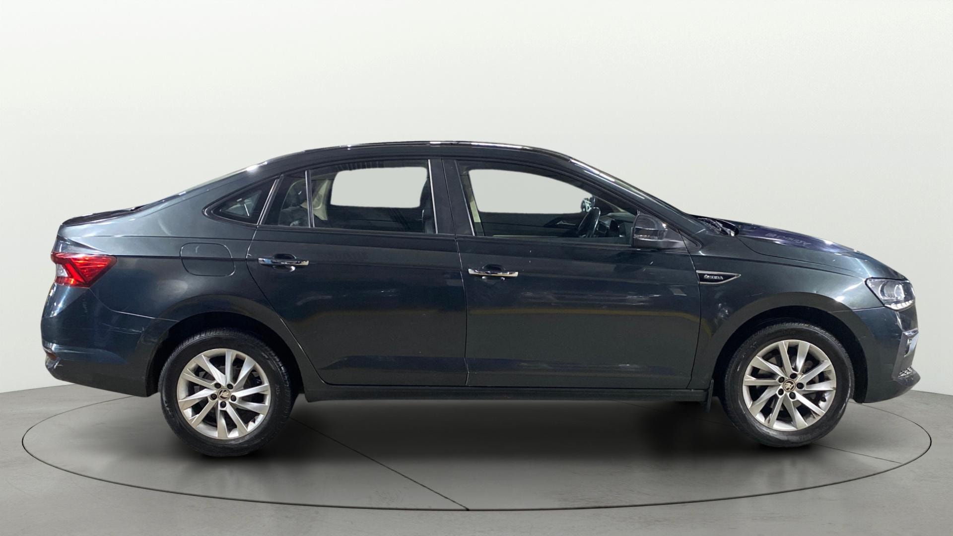 View 2022 Skoda Slavia Ambition 1.0 TSI AT Image 8 Used 2022 Skoda Slavia Ambition 1.0 TSI AT Image 8