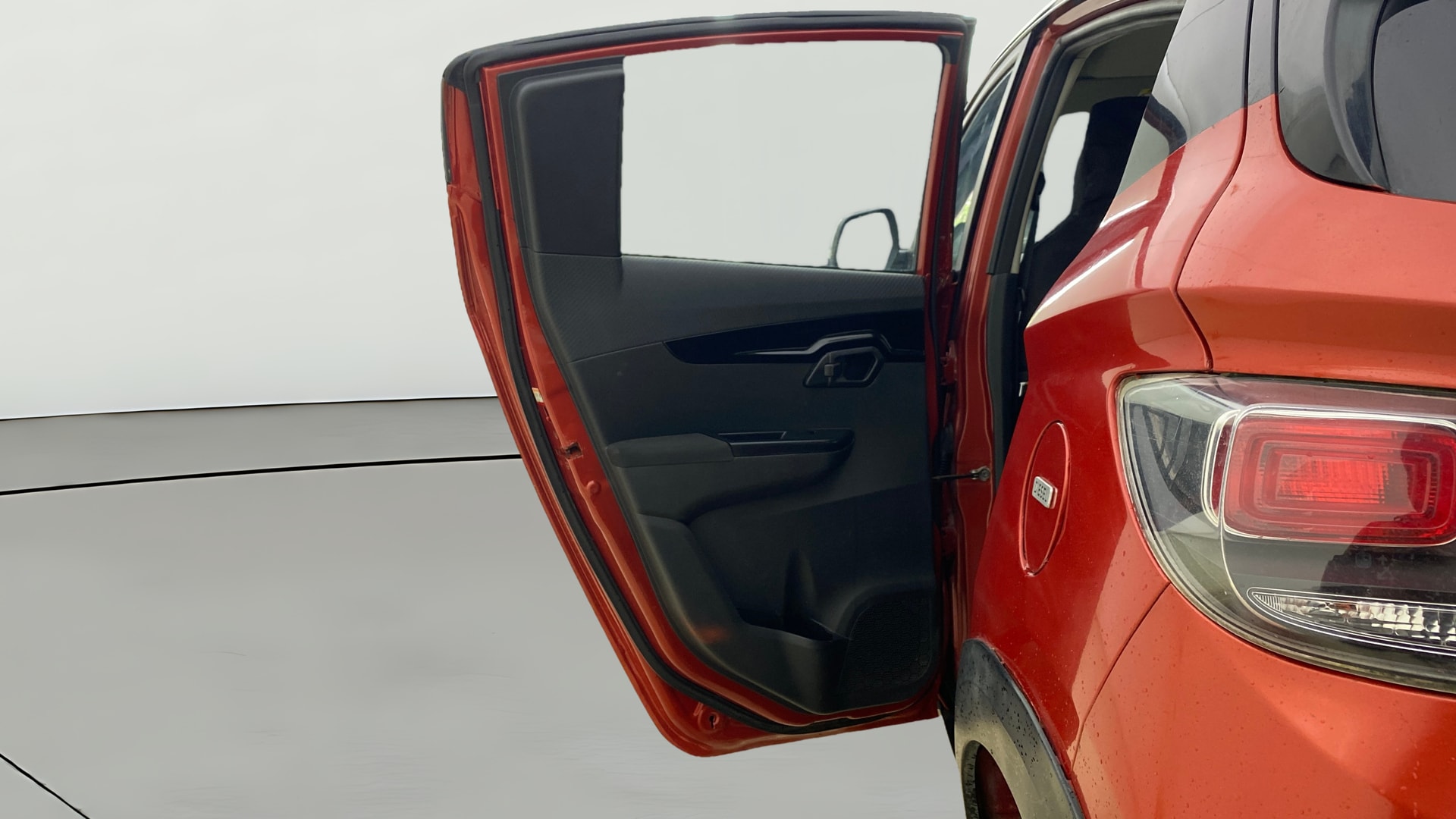 View 2018 Mahindra KUV100 K2 Petrol BS IV Image 22 Used 2018 Mahindra KUV100 K2 Petrol BS IV Image 22