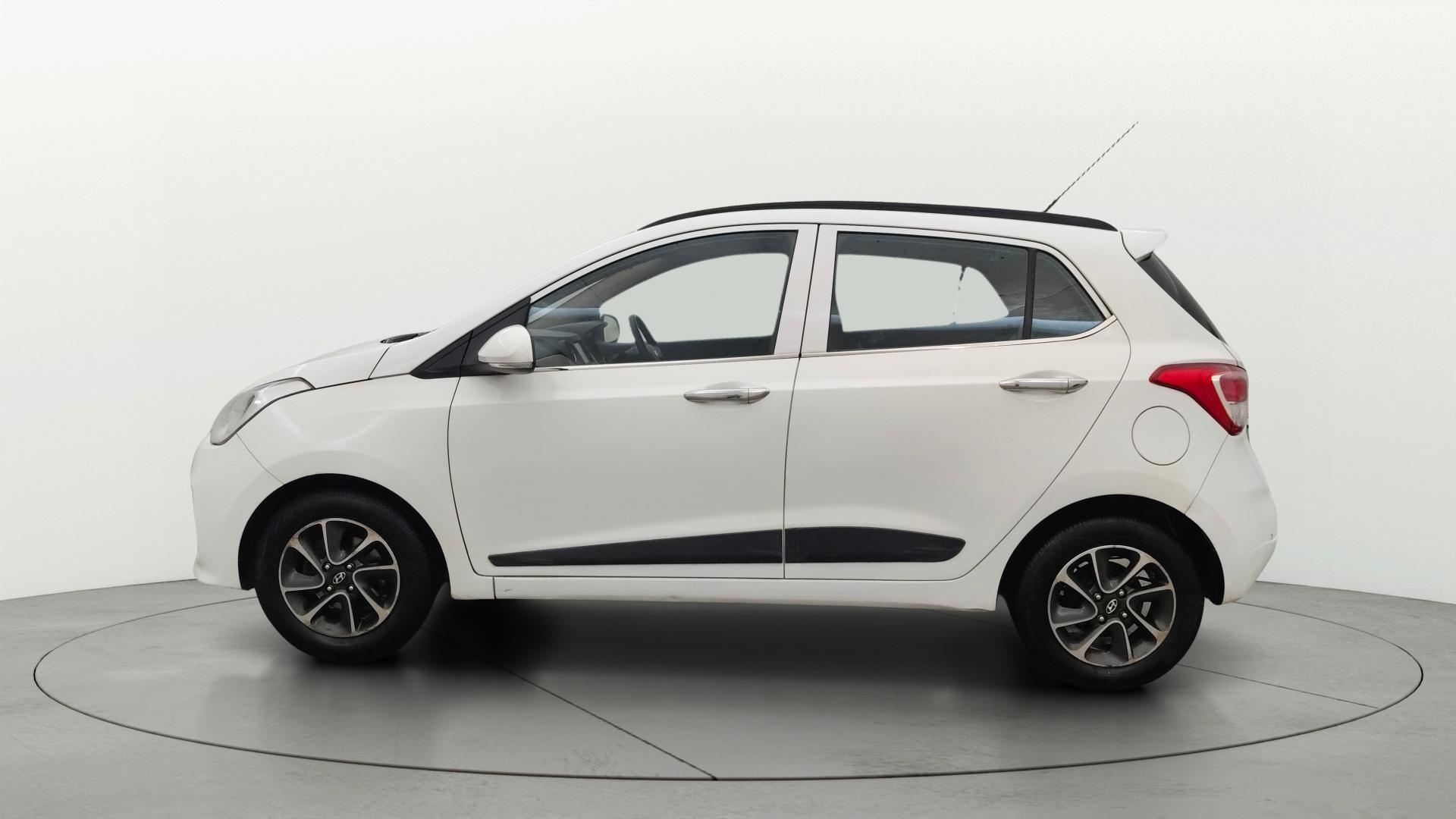 View 2019 Hyundai Grand i10 1.2 Sportz AT Petrol Image 5 Used 2019 Hyundai Grand i10 1.2 Sportz AT Petrol Image 5