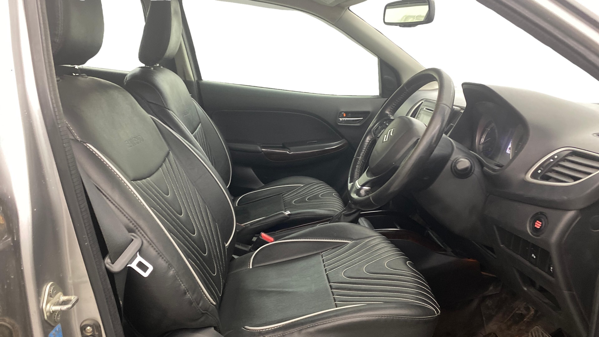 View 2017 Maruti Suzuki 1000 Base Variant Image 25 Used 2017 Maruti Suzuki 1000 Base Variant Image 25