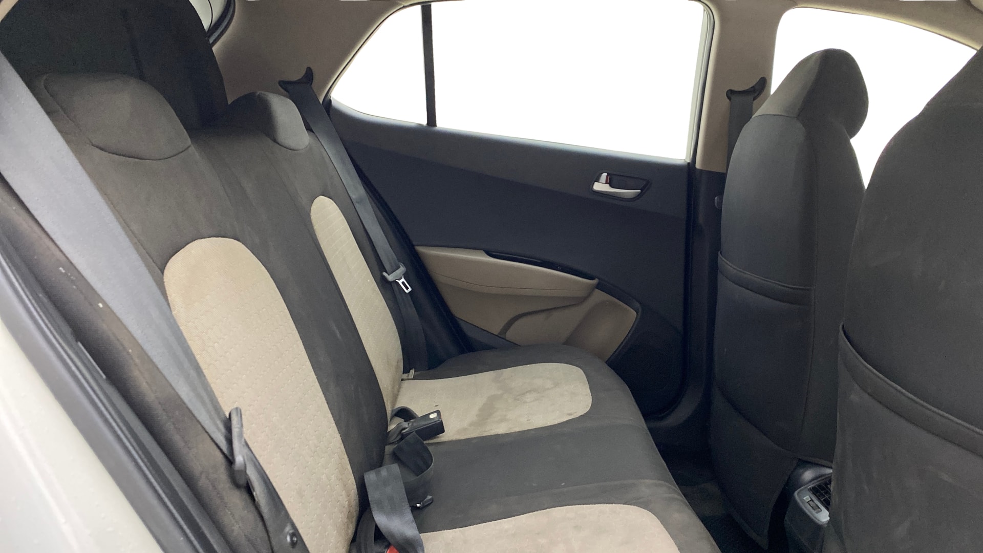 View 2015 Hyundai Grand i10 Sportz 1.2 Kappa Image 33 Used 2015 Hyundai Grand i10 Sportz 1.2 Kappa Image 33