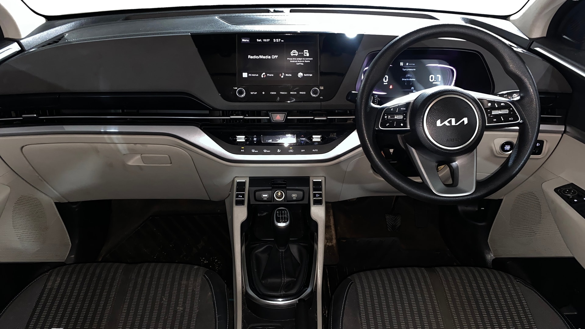 View 2023 Kia Carens Prestige 1.5 Petrol 7 STR Image 17 Used 2023 Kia Carens Prestige 1.5 Petrol 7 STR Image 17