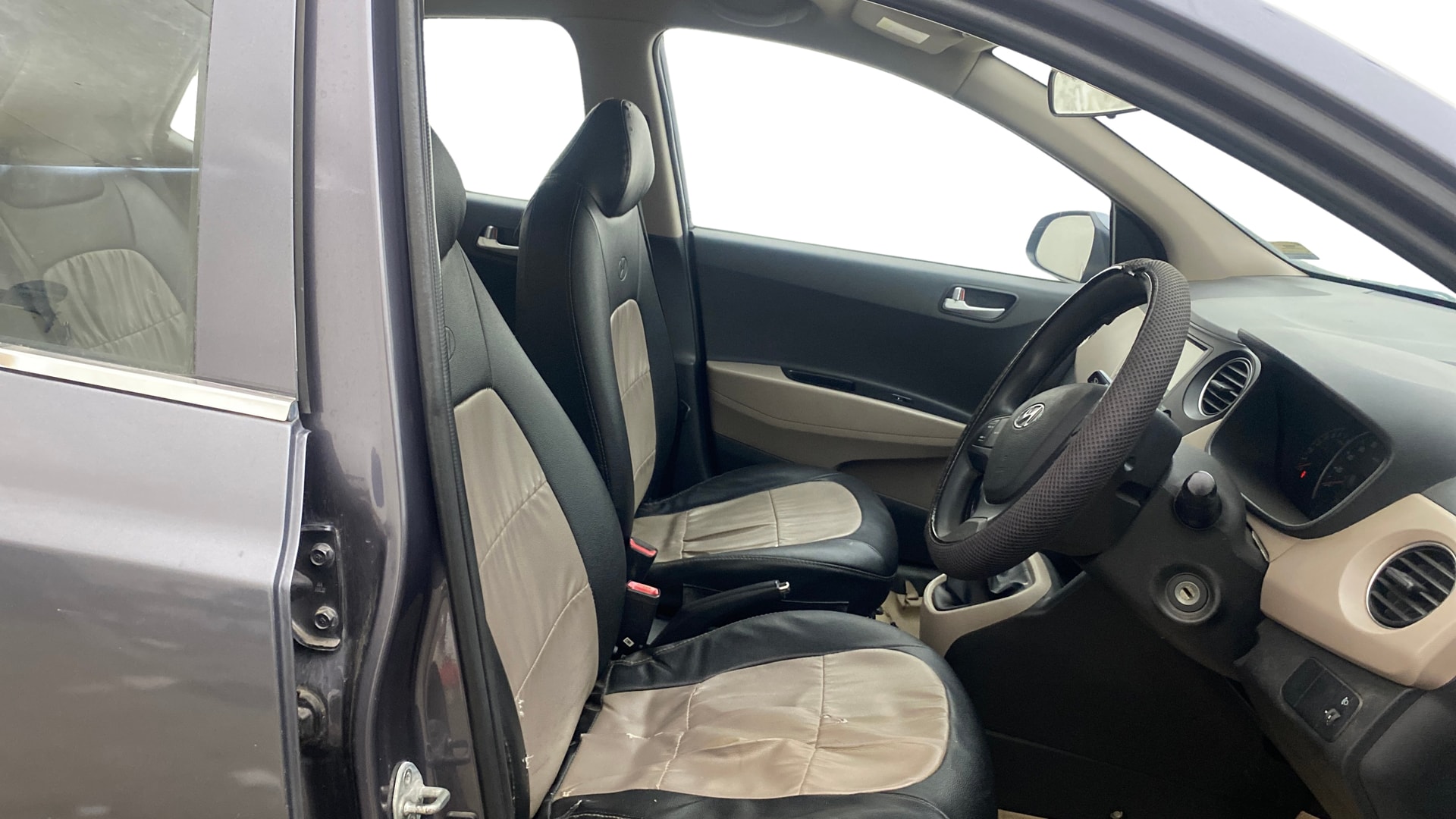 View 2017 Hyundai Grand i10 Sportz 1.2 Kappa Image 26 Used 2017 Hyundai Grand i10 Sportz 1.2 Kappa Image 26