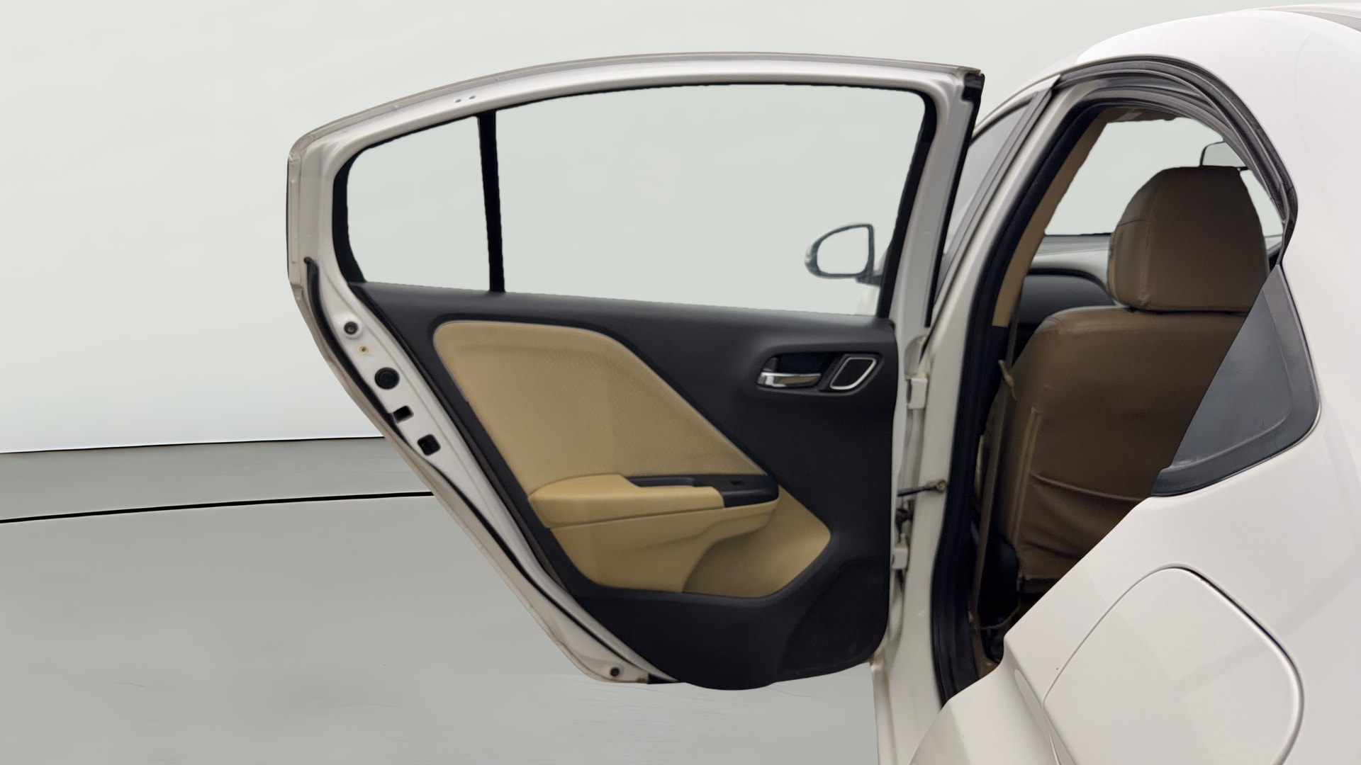View 2020 Honda City ZX MT Diesel Anniversary Edition Image 23 Used 2020 Honda City ZX MT Diesel Anniversary Edition Image 23