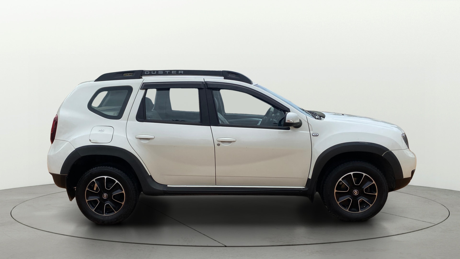 View 2019 Renault Duster 85 PS RXS 4X2 MT Image 27 Used 2019 Renault Duster 85 PS RXS 4X2 MT Image 27