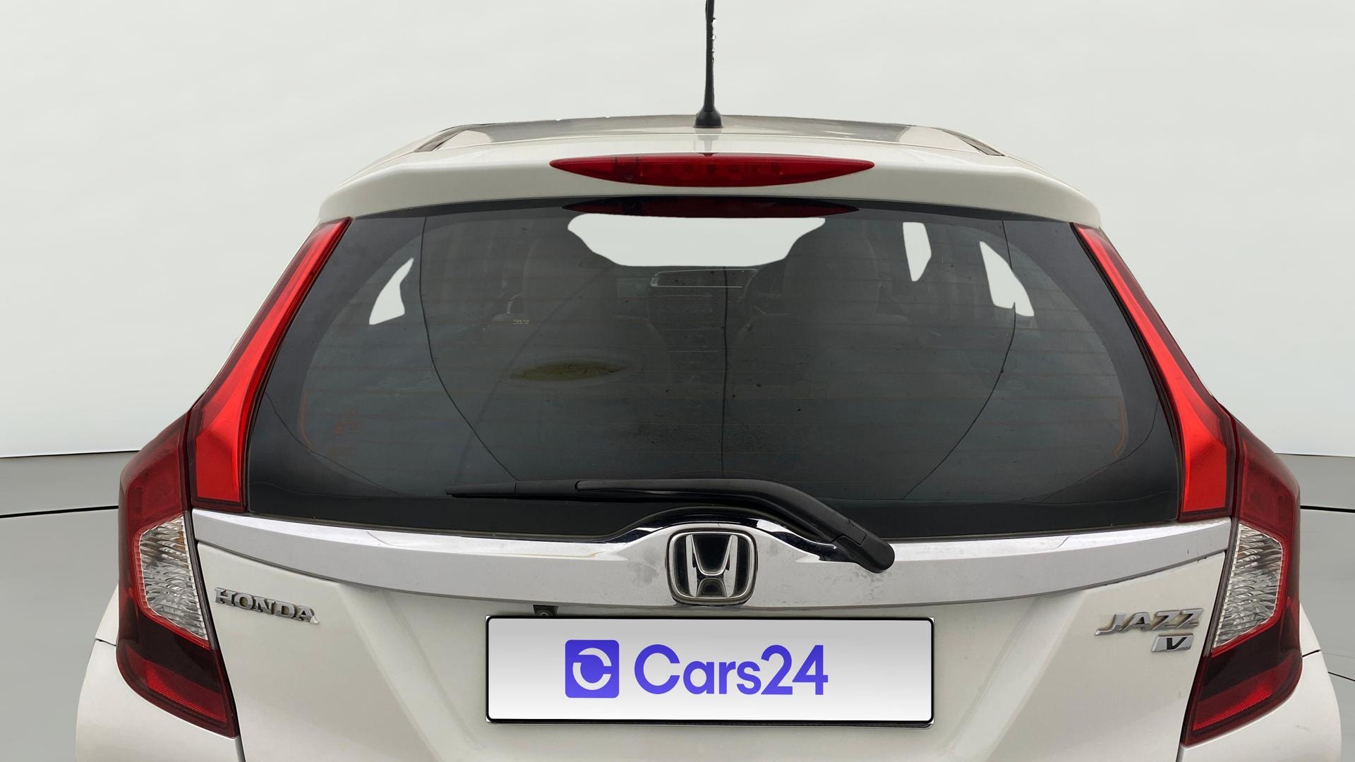 View 2016 Honda Jazz E MT Diesel Image 4 Used 2016 Honda Jazz E MT Diesel Image 4