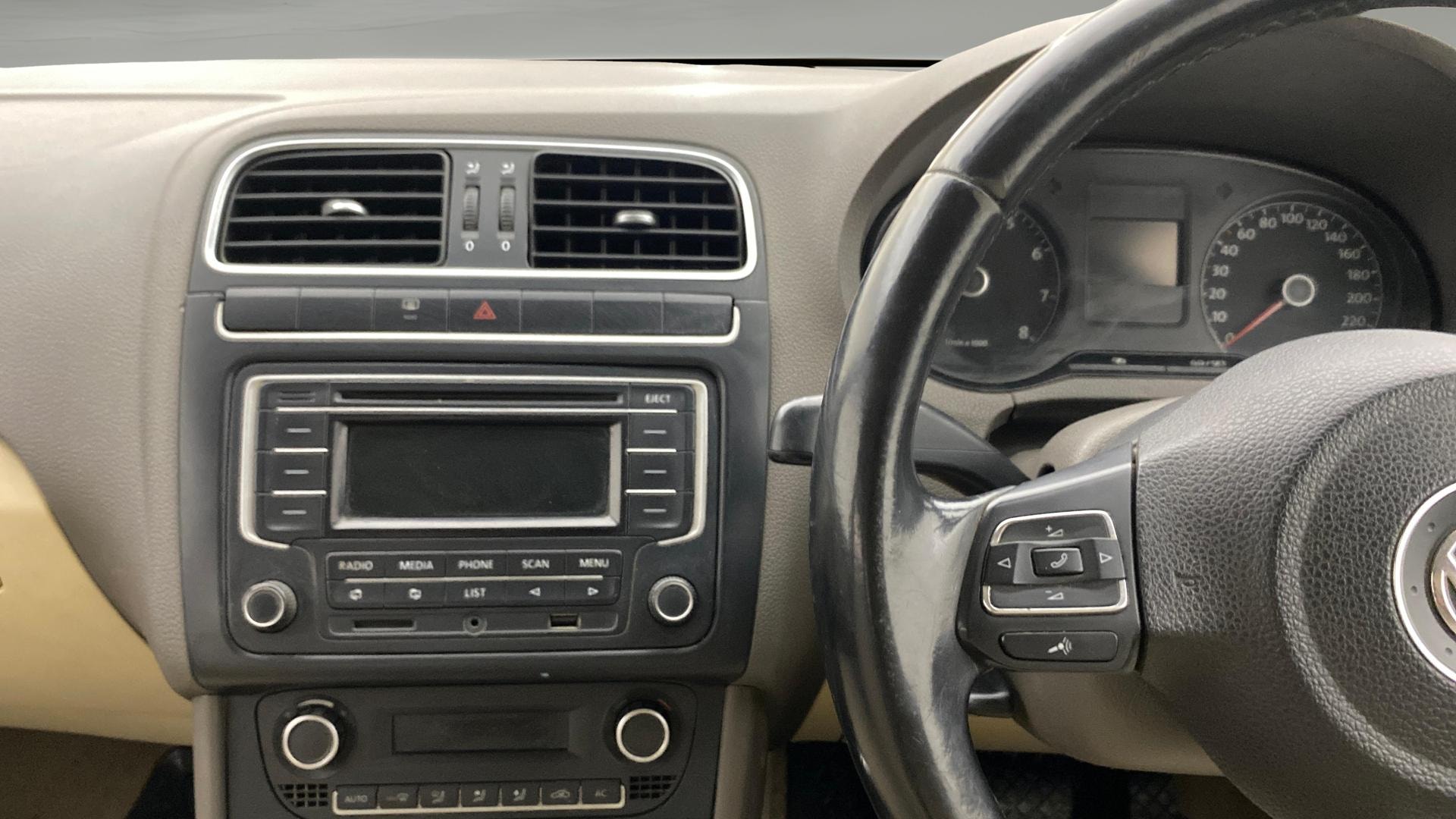 View 2013 Volkswagen Vento DSG Image 30 Used 2013 Volkswagen Vento DSG Image 30