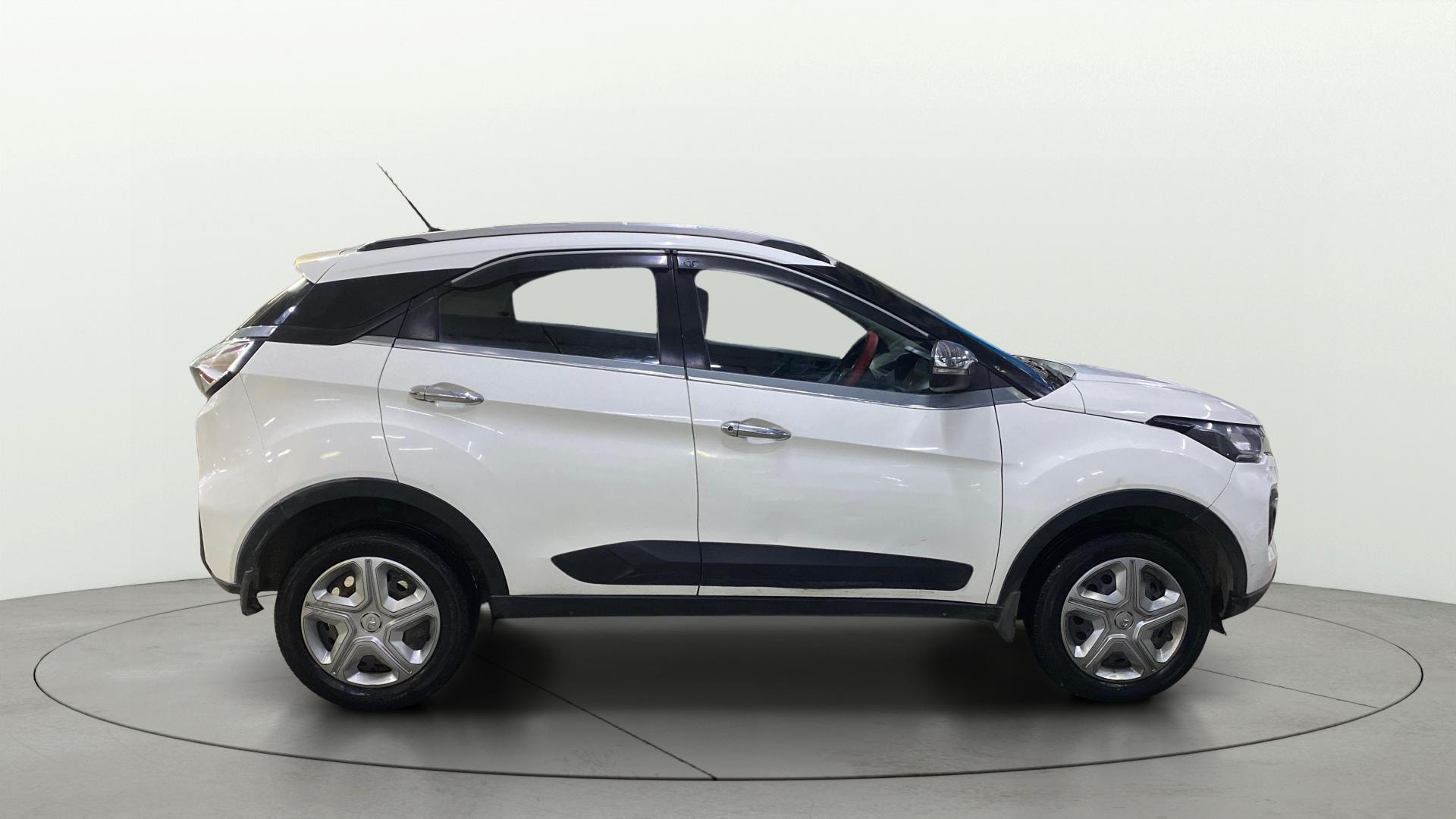 View 2020 Tata Nexon Revotorq XM Image 8 Used 2020 Tata Nexon Revotorq XM Image 8