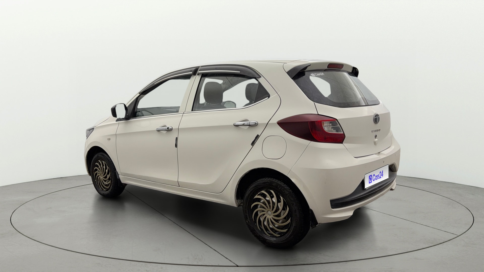 View 2025 Tata Tiago Revotorq XB Image 2 Used 2025 Tata Tiago Revotorq XB Image 2